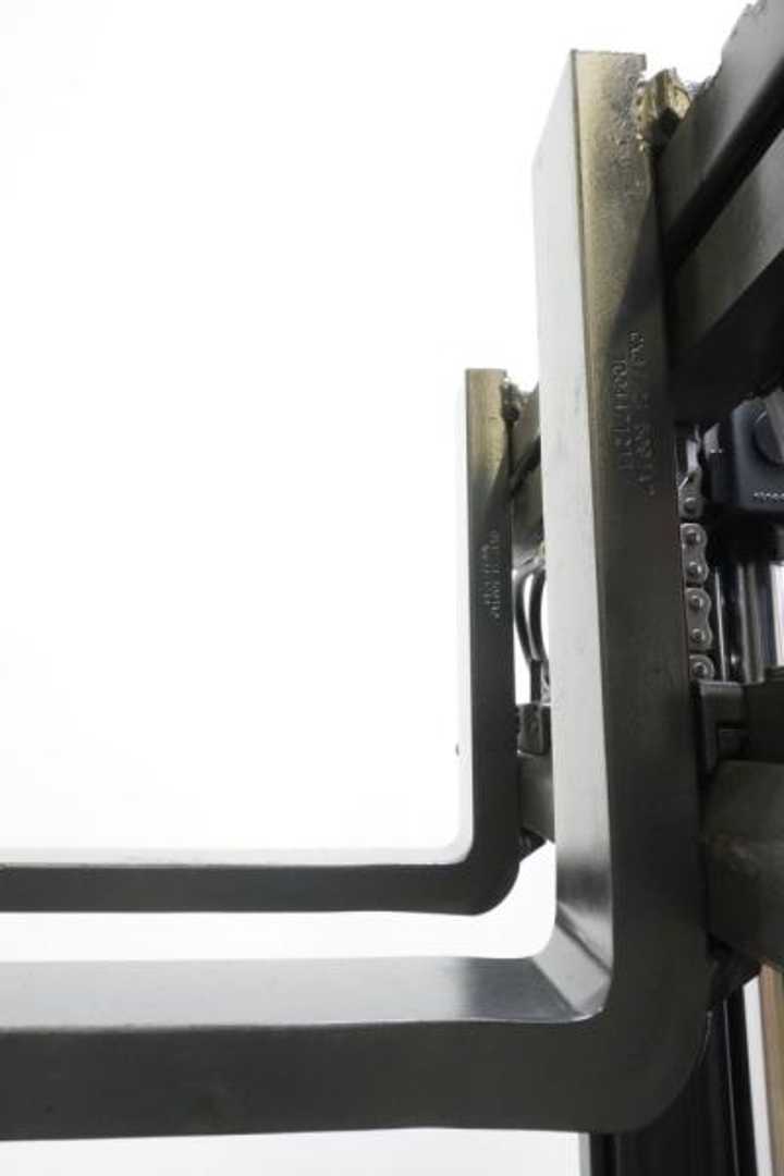 Used Forklift Linde E 14 EVO 386-02 3 riteņu dakšu iekrāvējs (Image 6) Used Forklift Linde E 14 EVO 386-02 3 riteņu dakšu iekrāvējs (Image 6)