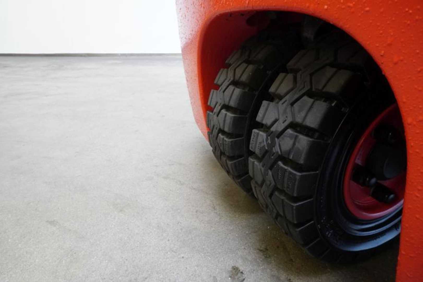 Used Forklift Linde E 14 EVO 386-02 3 riteņu dakšu iekrāvējs (Image 7) Used Forklift Linde E 14 EVO 386-02 3 riteņu dakšu iekrāvējs (Image 7)