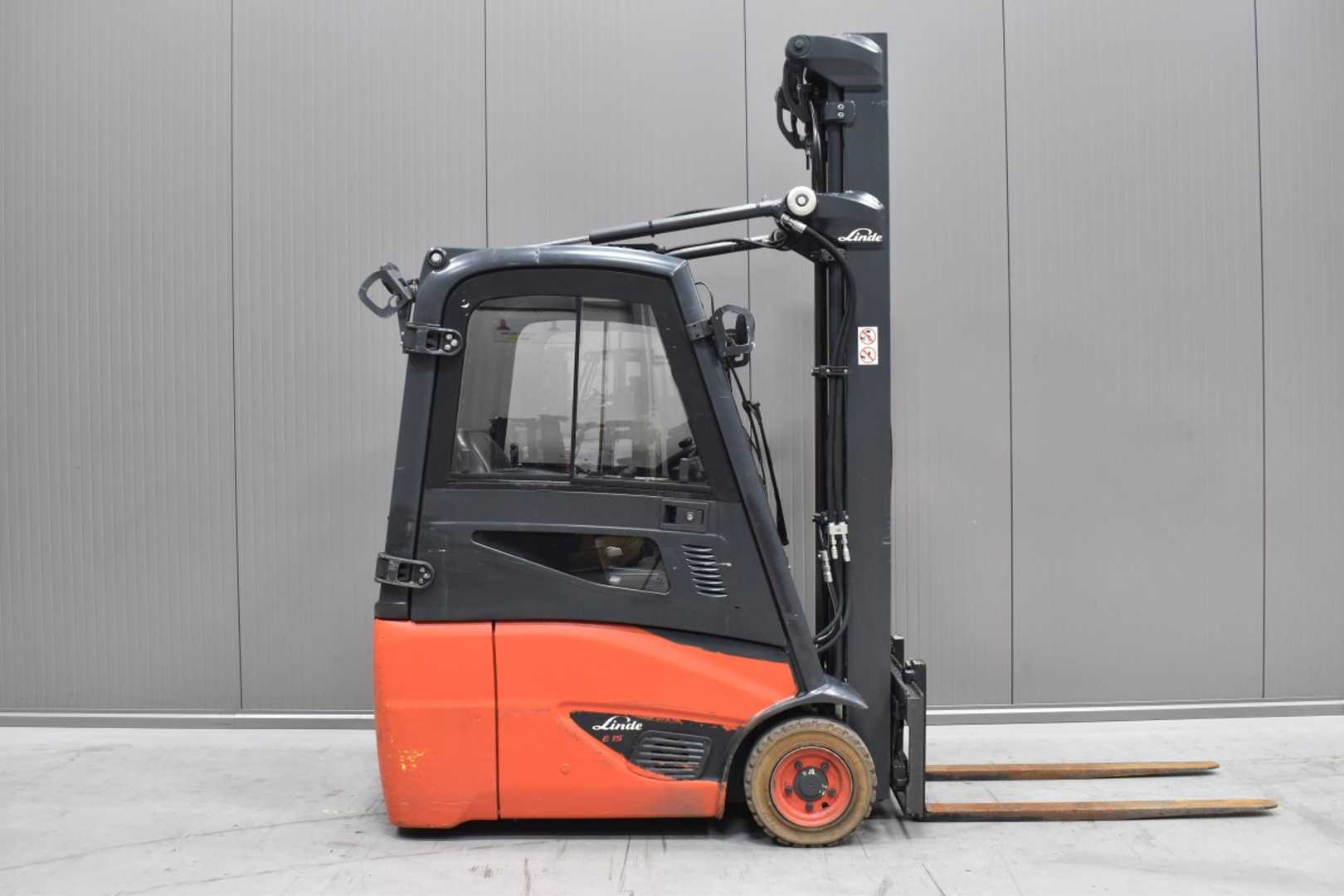 Used Forklift Linde E 15 - 02 /56524/ 3 riteņu dakšu iekrāvējs (Image 3) Used Forklift Linde E 15 - 02 /56524/ 3 riteņu dakšu iekrāvējs (Image 3)