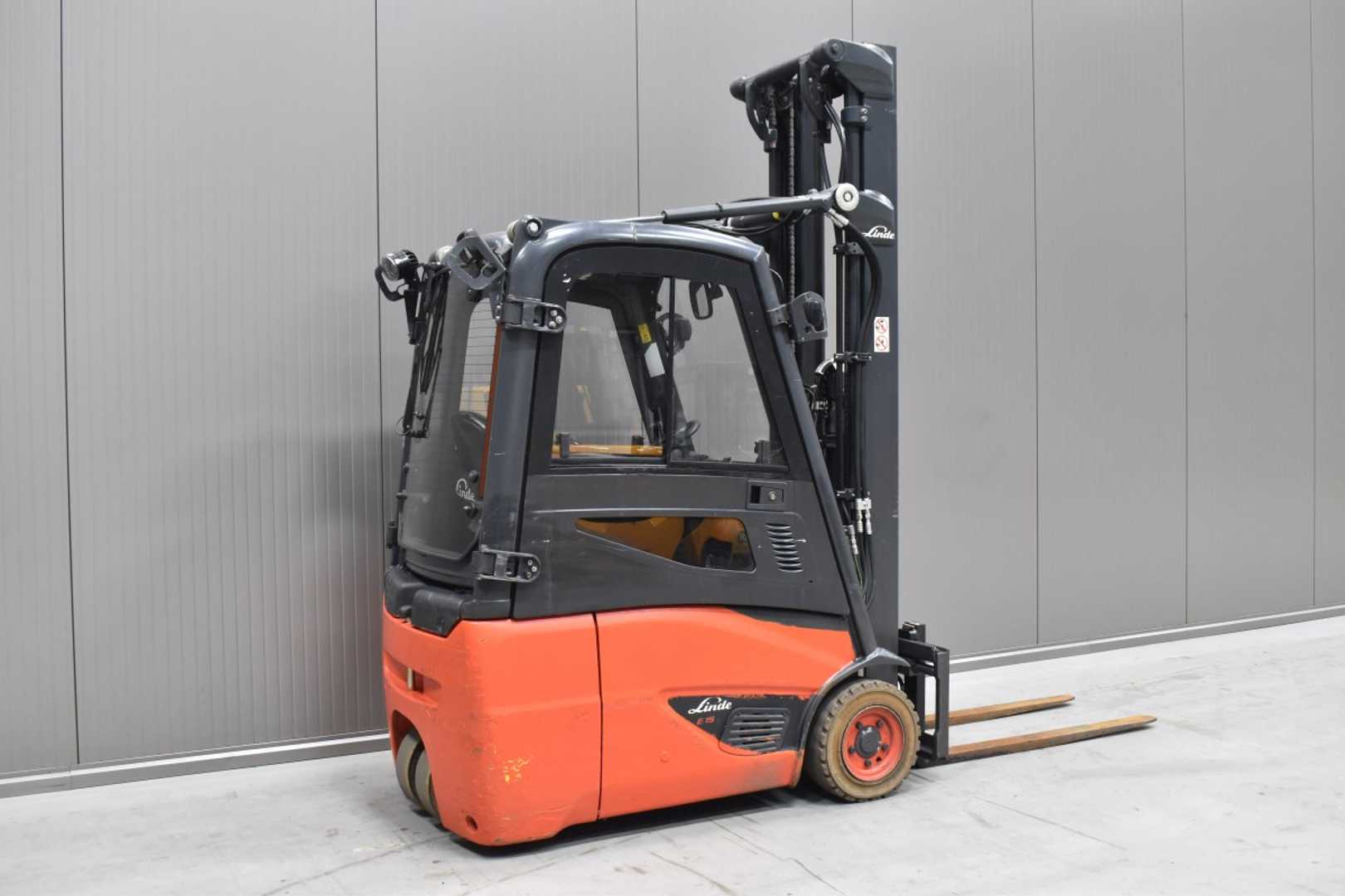 Used Forklift Linde E 15 - 02 /56524/ 3 riteņu dakšu iekrāvējs (Image 4) Used Forklift Linde E 15 - 02 /56524/ 3 riteņu dakšu iekrāvējs (Image 4)