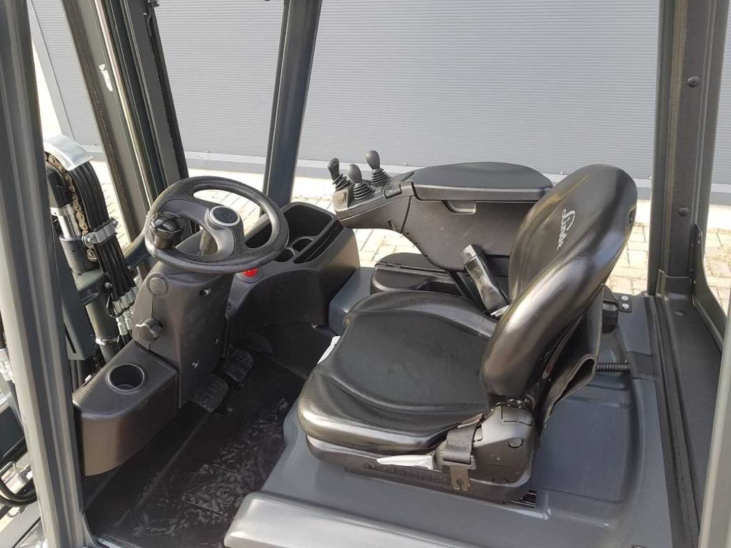 Used Forklift Linde E16C 3 riteņu dakšu iekrāvējs (Image 6) Used Forklift Linde E16C 3 riteņu dakšu iekrāvējs (Image 6)