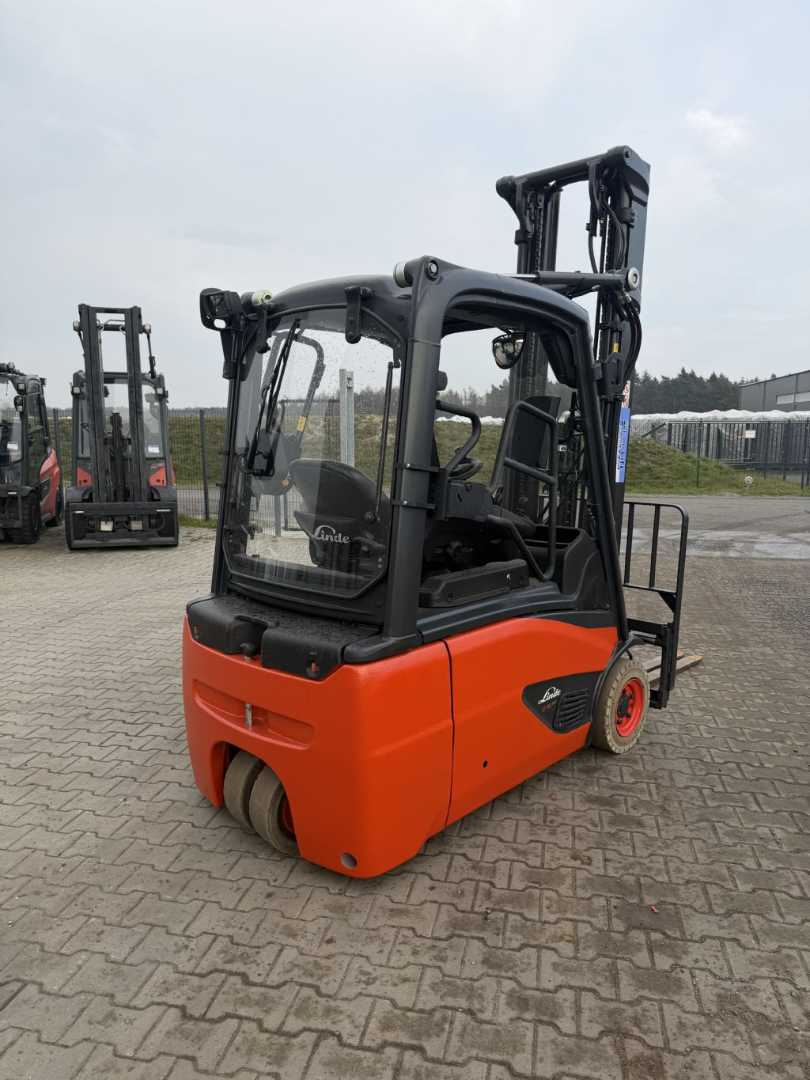 Used Forklift Linde E16L-02 3 riteņu dakšu iekrāvējs (Image 4) Used Forklift Linde E16L-02 3 riteņu dakšu iekrāvējs (Image 4)
