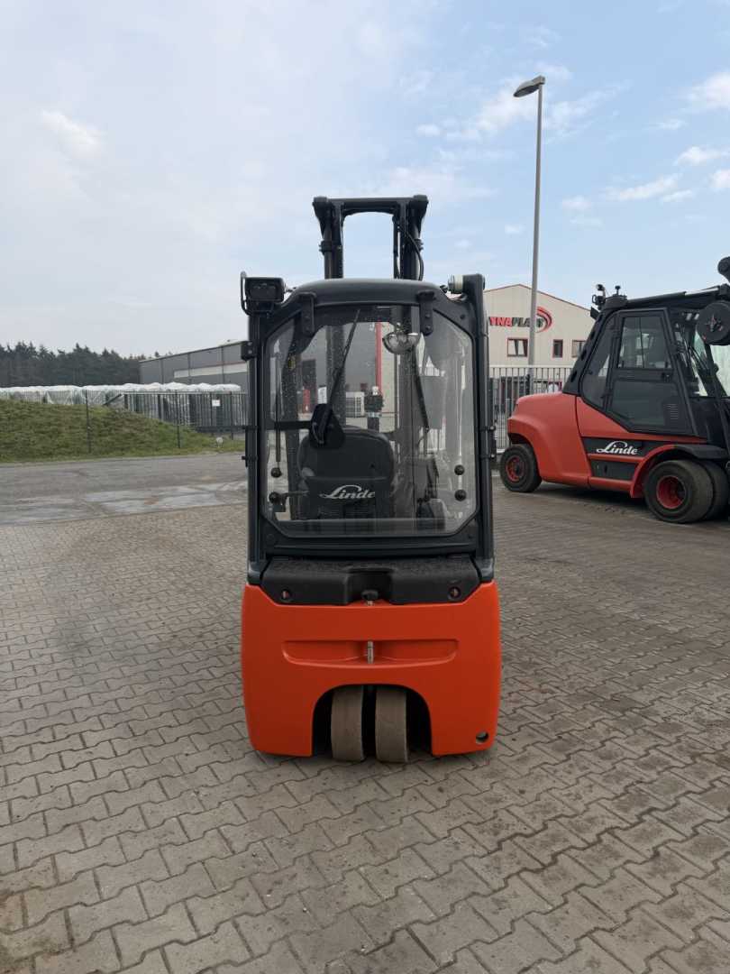 Used Forklift Linde E16L-02 3 riteņu dakšu iekrāvējs (Image 5) Used Forklift Linde E16L-02 3 riteņu dakšu iekrāvējs (Image 5)