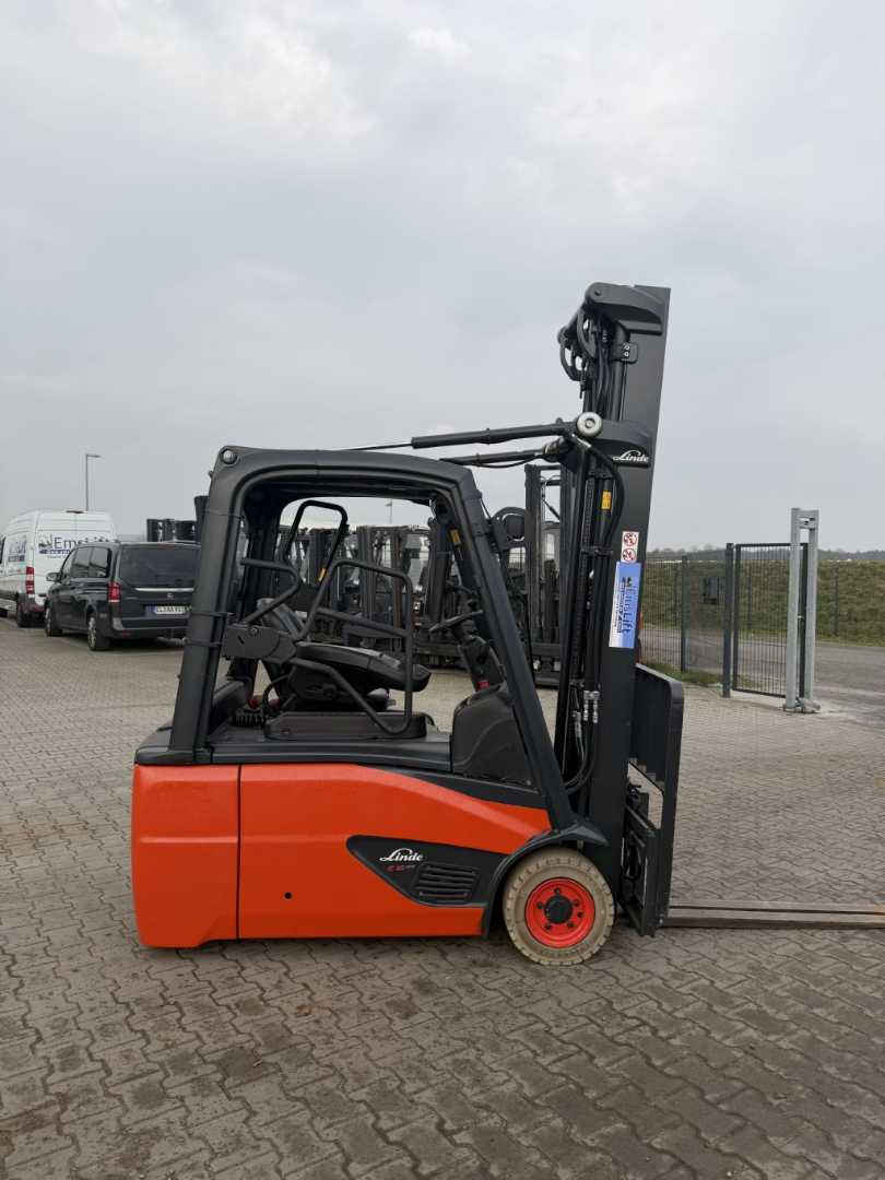 Used Forklift Linde E16L-02 3 riteņu dakšu iekrāvējs (Image 10) Used Forklift Linde E16L-02 3 riteņu dakšu iekrāvējs (Image 10)
