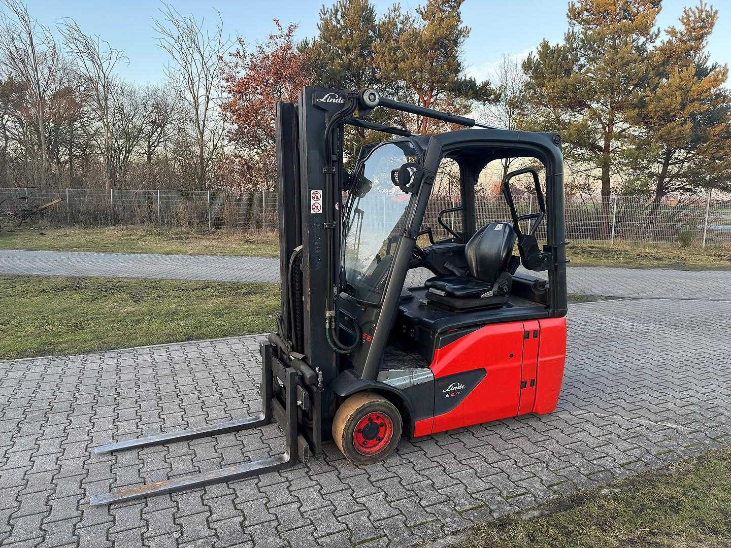 Used Forklift Linde E16-02 EVO Triplex 3 riteņu dakšu iekrāvējs (Image 1) Used Forklift Linde E16-02 EVO Triplex 3 riteņu dakšu iekrāvējs (Image 1)