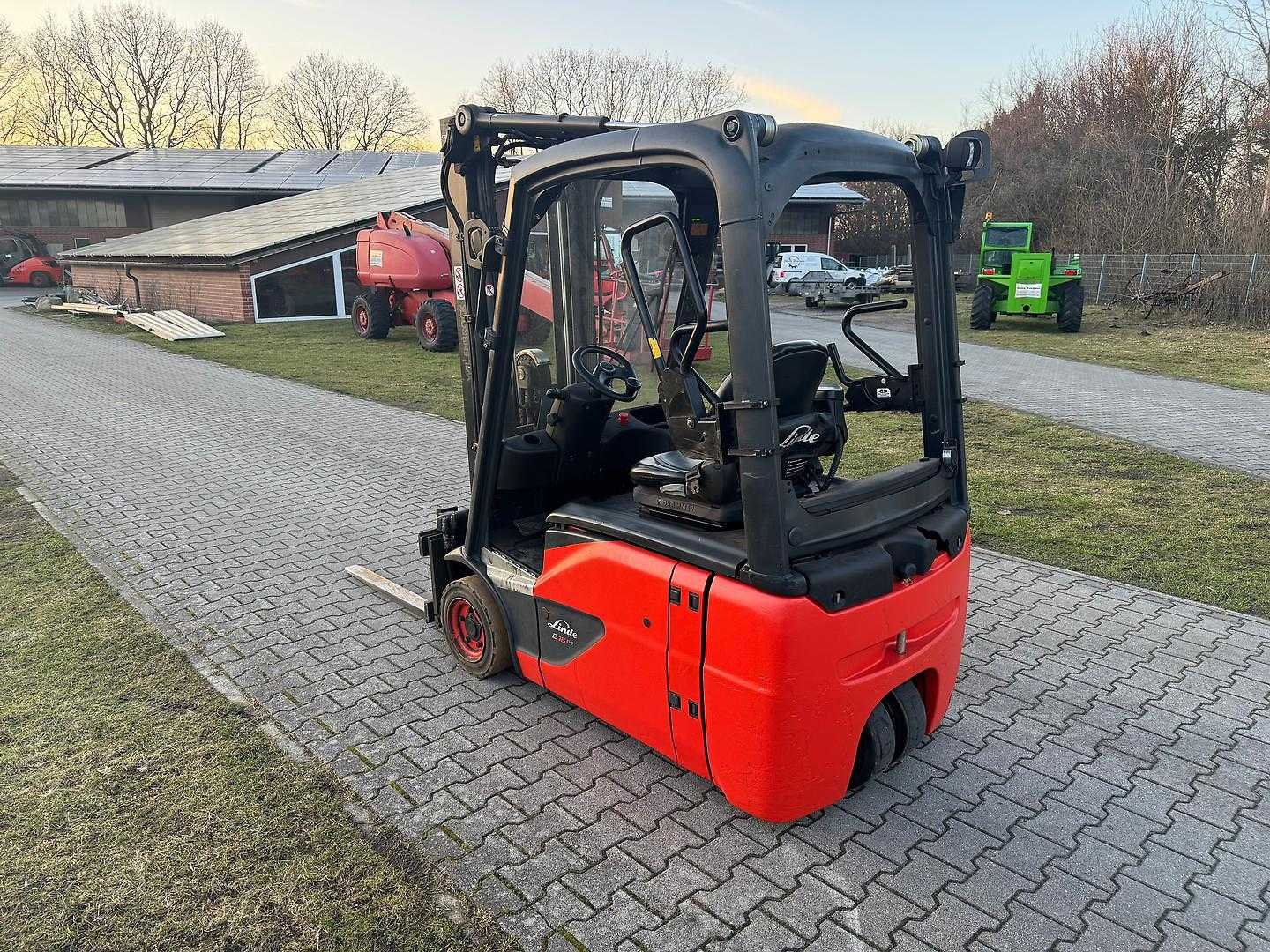 Used Forklift Linde E16-02 EVO Triplex 3 riteņu dakšu iekrāvējs (Image 2) Used Forklift Linde E16-02 EVO Triplex 3 riteņu dakšu iekrāvējs (Image 2)