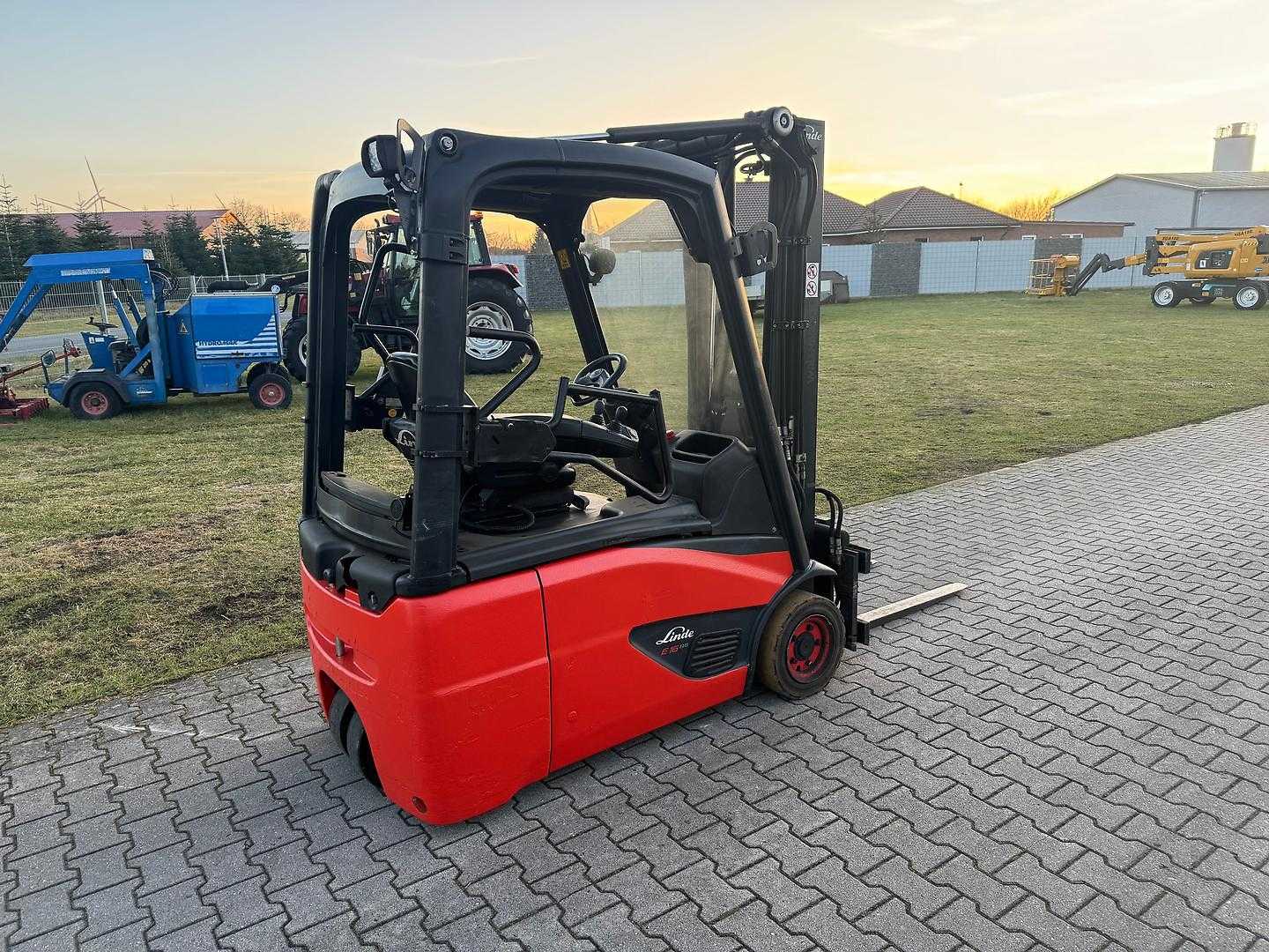 Used Forklift Linde E16-02 EVO Triplex 3 riteņu dakšu iekrāvējs (Image 3) Used Forklift Linde E16-02 EVO Triplex 3 riteņu dakšu iekrāvējs (Image 3)
