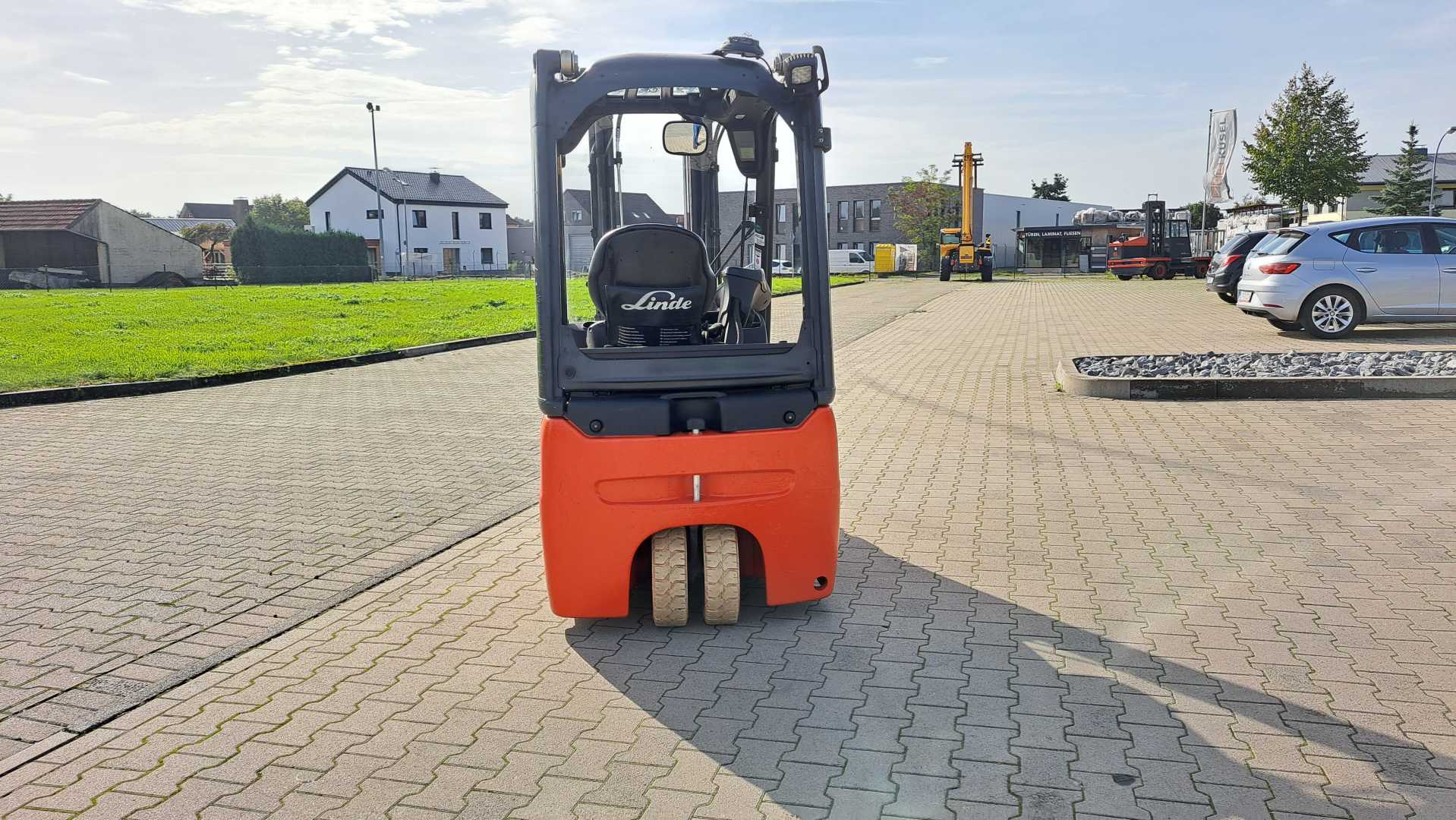Used Forklift Linde E16- Batterie 2020! 3 riteņu dakšu iekrāvējs (Image 20) Used Forklift Linde E16- Batterie 2020! 3 riteņu dakšu iekrāvējs (Image 20)