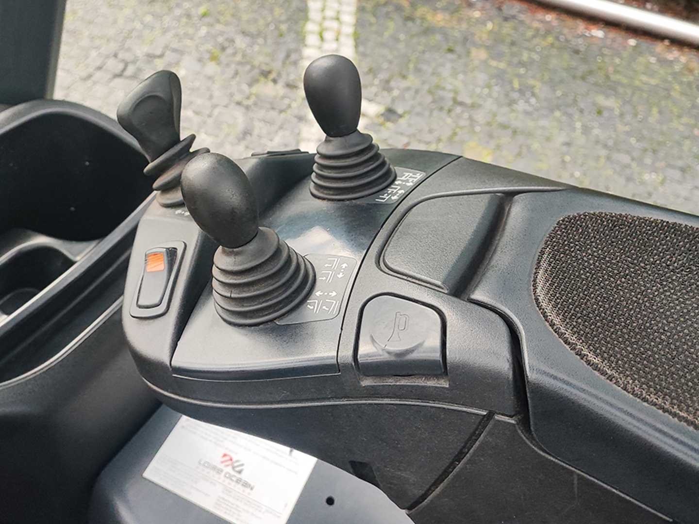 Used Forklift Linde E16C-02 3 riteņu dakšu iekrāvējs (Image 18) Used Forklift Linde E16C-02 3 riteņu dakšu iekrāvējs (Image 18)