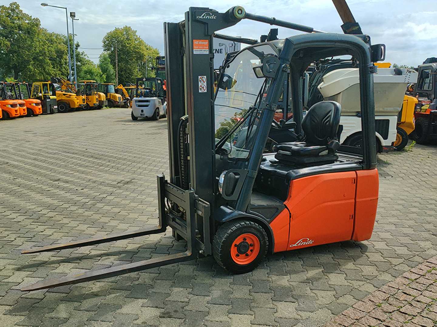 Used Forklift Linde E16C-01 3 riteņu dakšu iekrāvējs (Image 13) Used Forklift Linde E16C-01 3 riteņu dakšu iekrāvējs (Image 13)