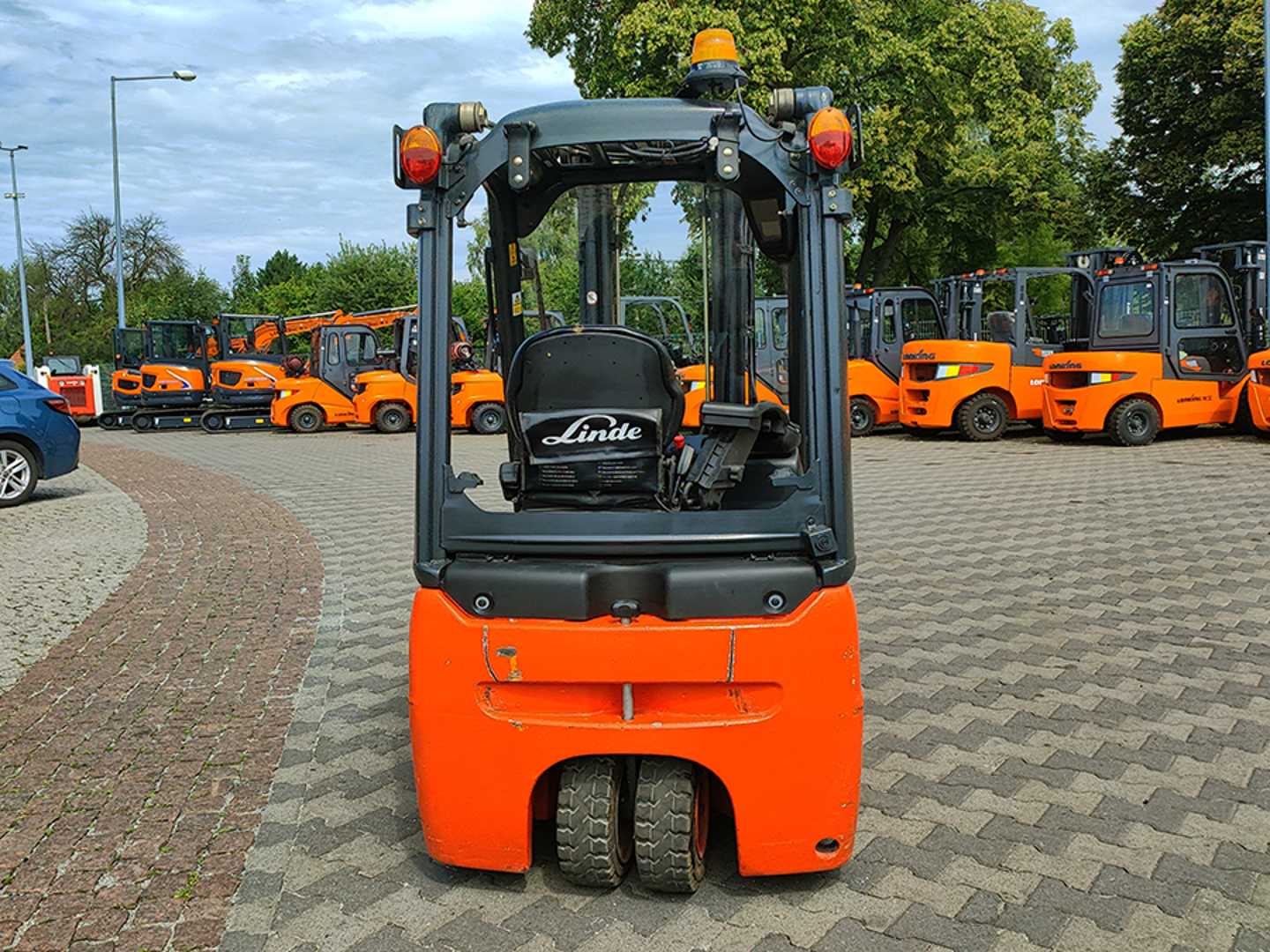 Used Forklift Linde E16C-01 3 riteņu dakšu iekrāvējs (Image 15) Used Forklift Linde E16C-01 3 riteņu dakšu iekrāvējs (Image 15)
