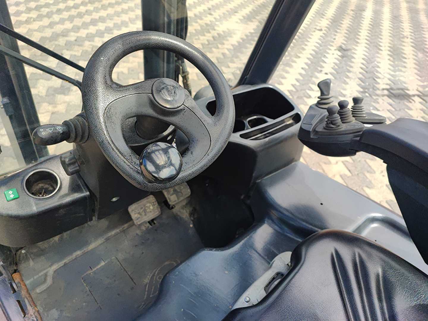 Used Forklift Linde E16C-01 3 riteņu dakšu iekrāvējs (Image 19) Used Forklift Linde E16C-01 3 riteņu dakšu iekrāvējs (Image 19)