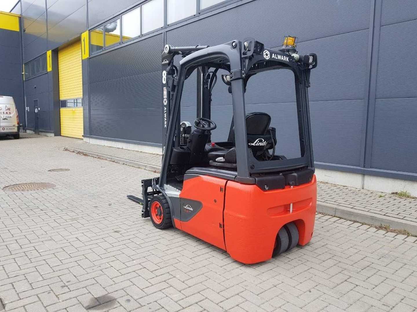 Used Forklift Linde E16C 3 riteņu dakšu iekrāvējs (Image 14) Used Forklift Linde E16C 3 riteņu dakšu iekrāvējs (Image 14)