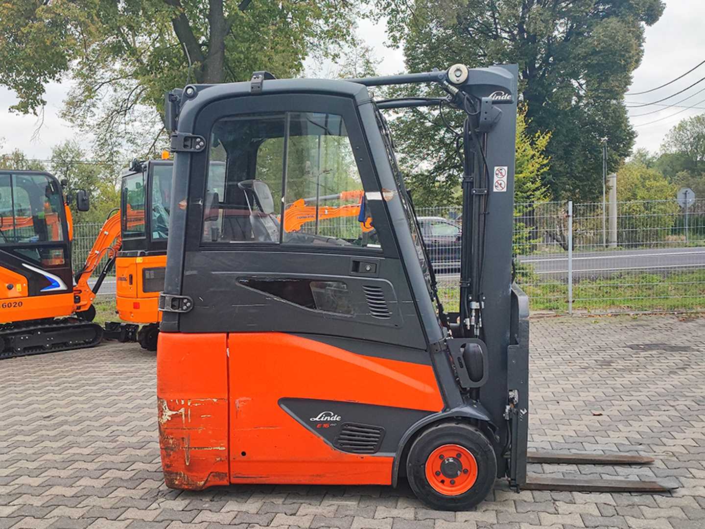 Used Forklift Linde E16H-02 3 riteņu dakšu iekrāvējs (Image 7) Used Forklift Linde E16H-02 3 riteņu dakšu iekrāvējs (Image 7)