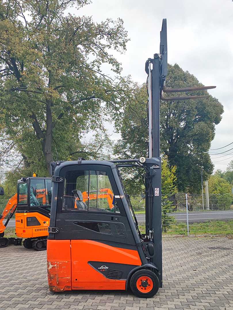 Used Forklift Linde E16H-02 3 riteņu dakšu iekrāvējs (Image 8) Used Forklift Linde E16H-02 3 riteņu dakšu iekrāvējs (Image 8)