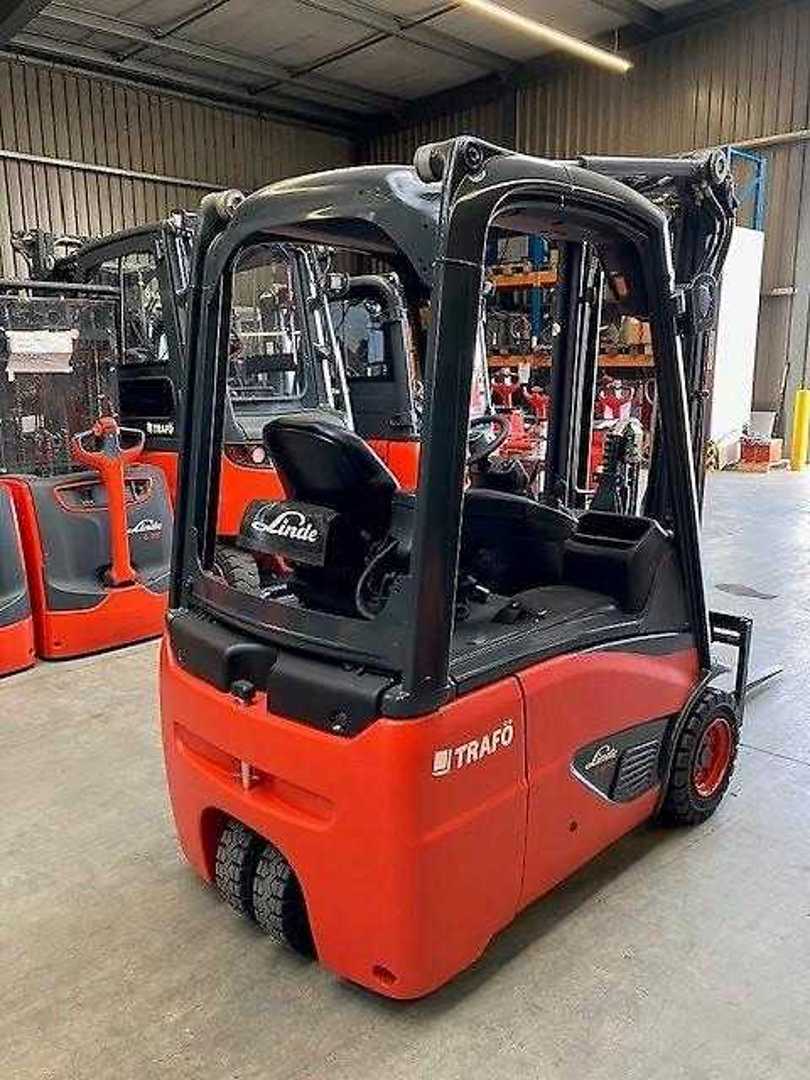 Used Forklift Linde E16C 3 riteņu dakšu iekrāvējs (Image 3) Used Forklift Linde E16C 3 riteņu dakšu iekrāvējs (Image 3)