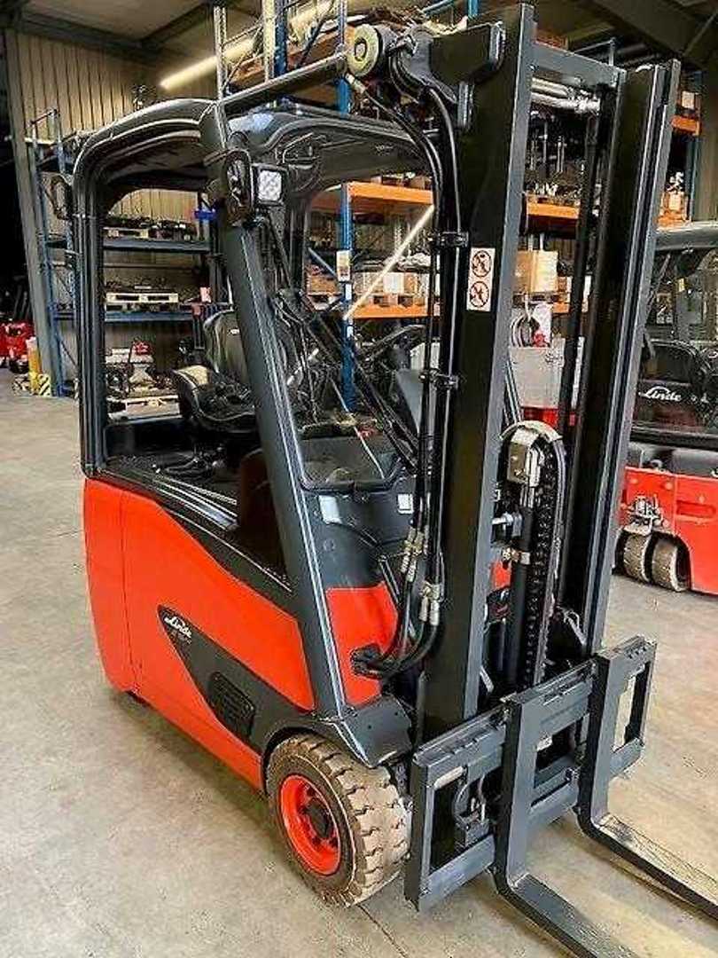 Used Forklift Linde E16H 3 riteņu dakšu iekrāvējs (Image 4) Used Forklift Linde E16H 3 riteņu dakšu iekrāvējs (Image 4)