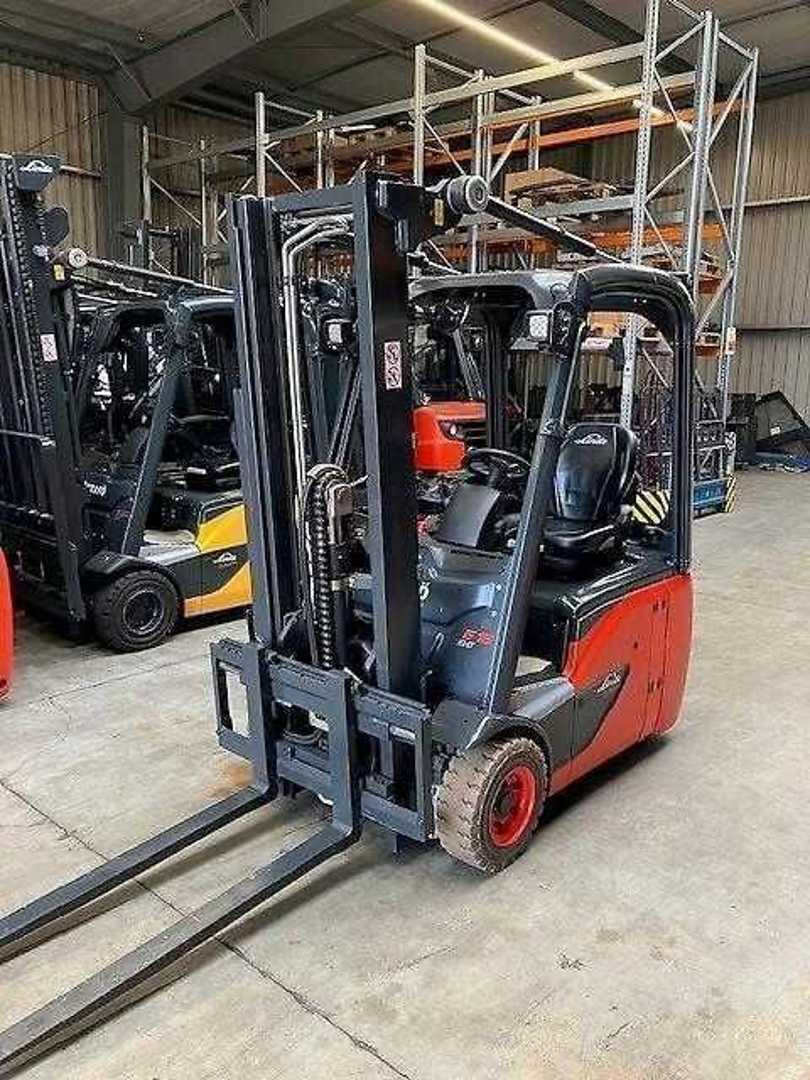 Used Forklift Linde E16C 3 riteņu dakšu iekrāvējs (Image 1) Used Forklift Linde E16C 3 riteņu dakšu iekrāvējs (Image 1)