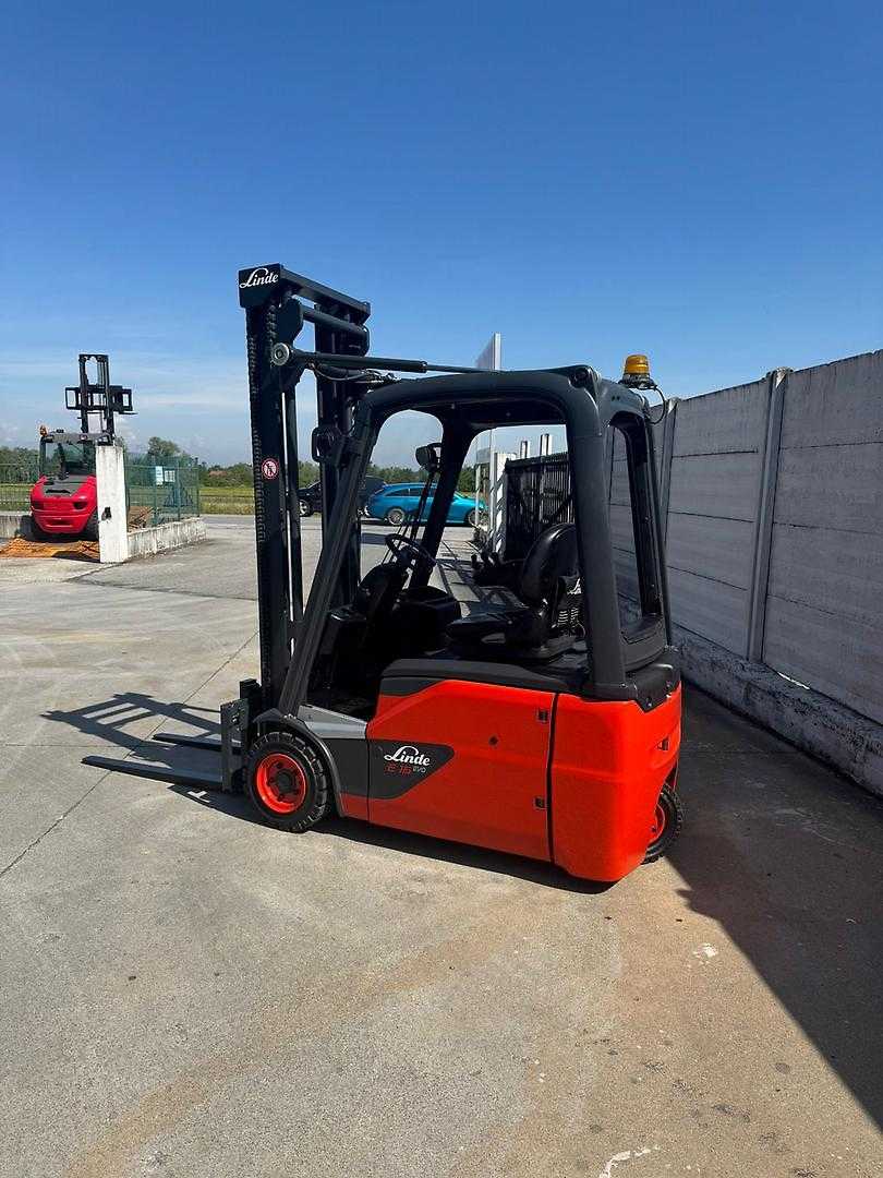 Used Forklift Linde E 16 3 riteņu dakšu iekrāvējs (Image 2) Used Forklift Linde E 16 3 riteņu dakšu iekrāvējs (Image 2)
