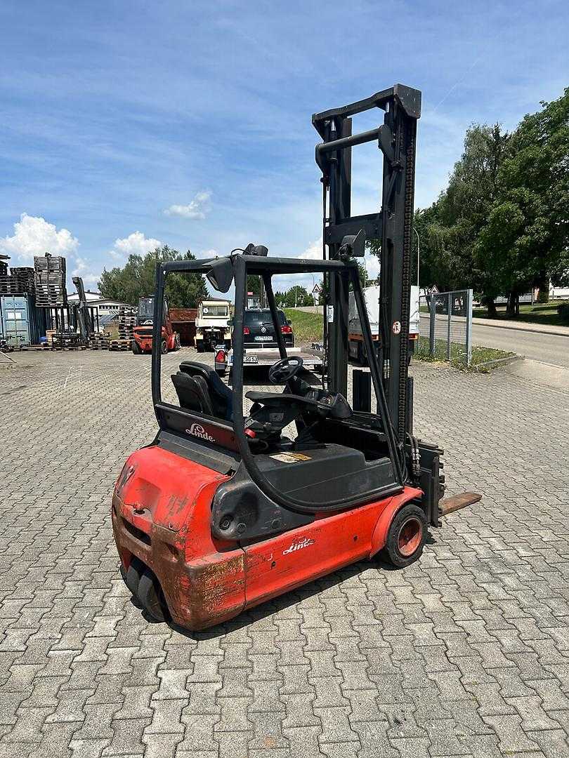 Used Forklift Linde E18-02 3 riteņu dakšu iekrāvējs (Image 4) Used Forklift Linde E18-02 3 riteņu dakšu iekrāvējs (Image 4)