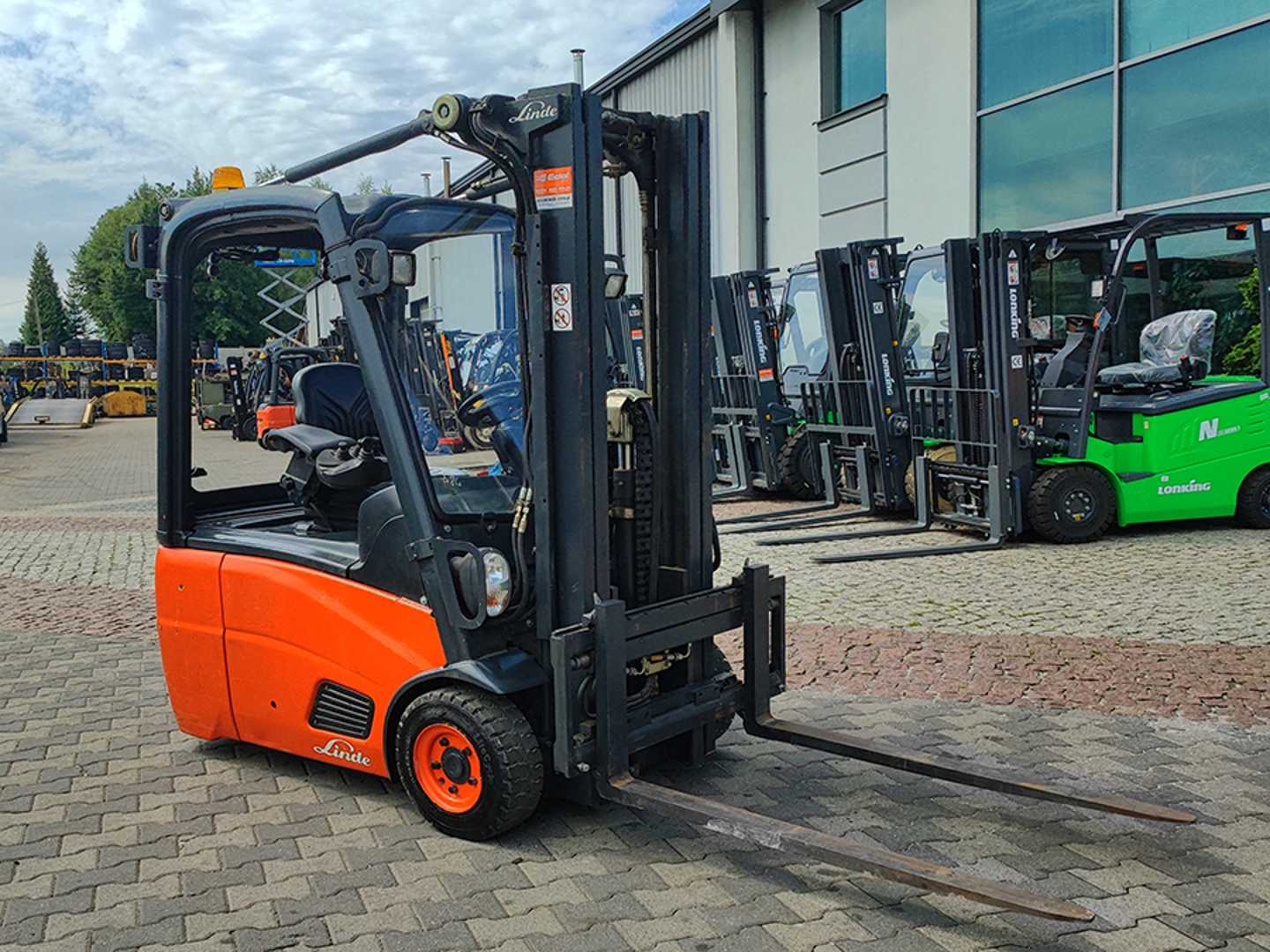 Used Forklift Linde E16C-01 3 riteņu dakšu iekrāvējs (Image 20) Used Forklift Linde E16C-01 3 riteņu dakšu iekrāvējs (Image 20)