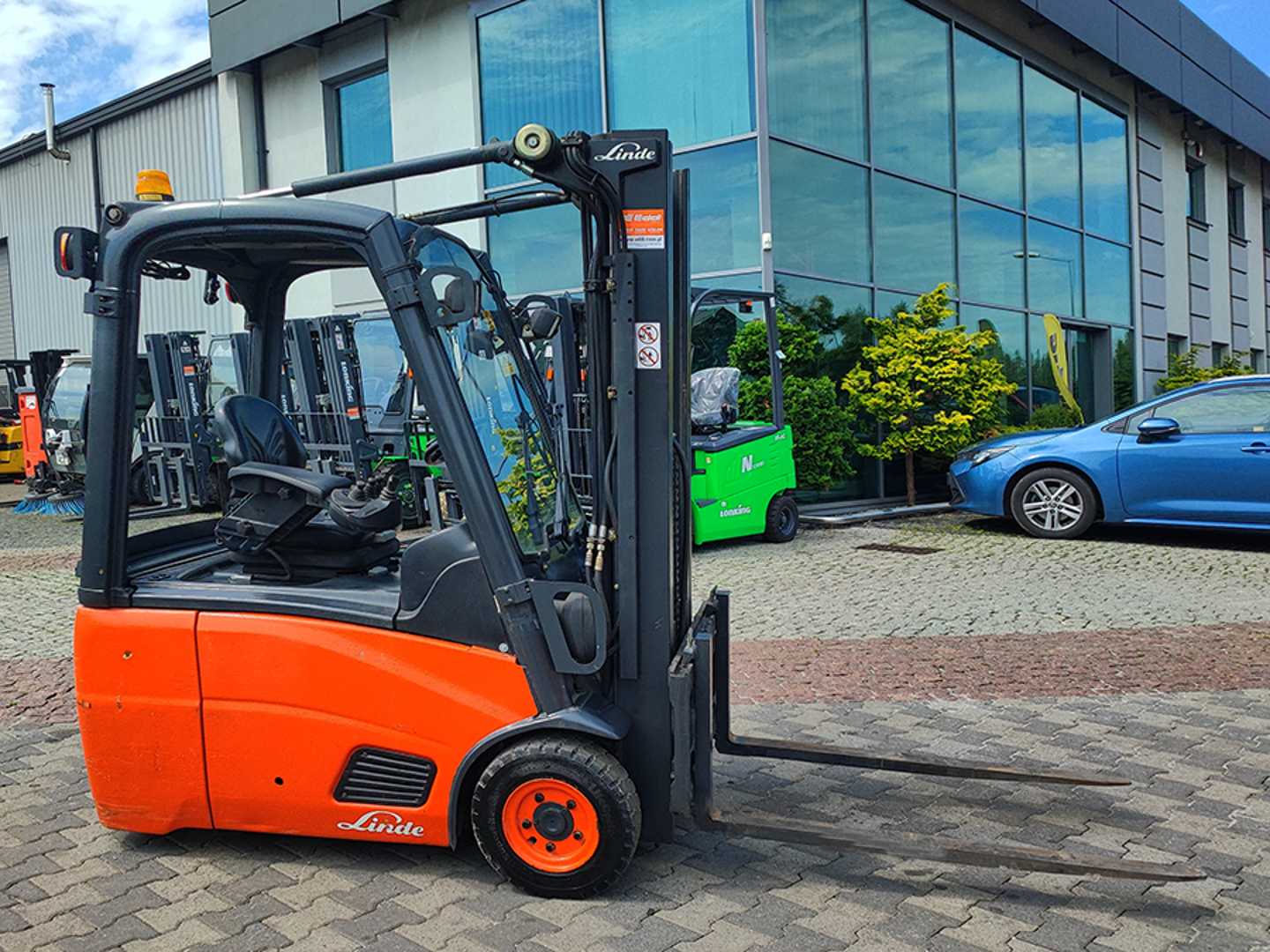 Used Forklift Linde E16C-01 3 riteņu dakšu iekrāvējs (Image 21) Used Forklift Linde E16C-01 3 riteņu dakšu iekrāvējs (Image 21)