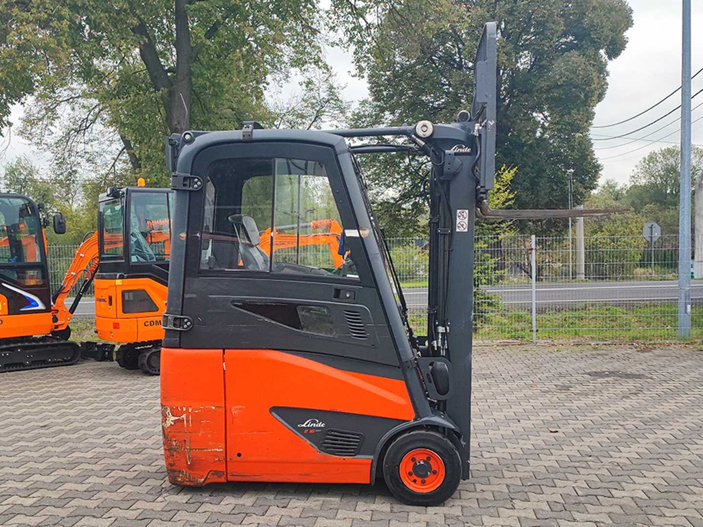 Used Forklift Linde E16H-02 3 riteņu dakšu iekrāvējs (Image 15) Used Forklift Linde E16H-02 3 riteņu dakšu iekrāvējs (Image 15)