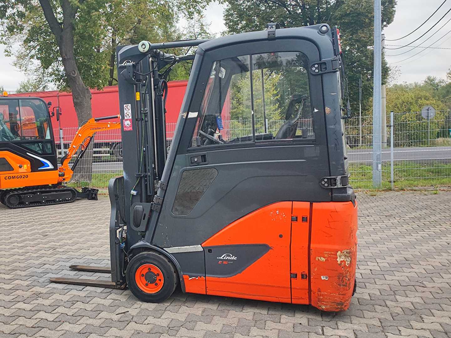 Used Forklift Linde E16H-02 3 riteņu dakšu iekrāvējs (Image 20) Used Forklift Linde E16H-02 3 riteņu dakšu iekrāvējs (Image 20)