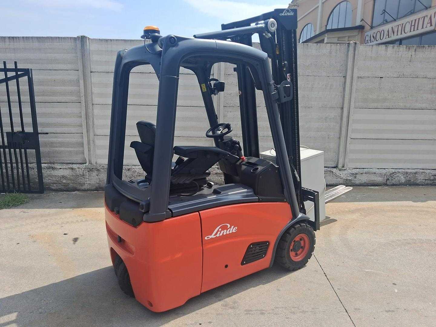 Used Forklift Linde E 14 3 riteņu dakšu iekrāvējs (Image 2) Used Forklift Linde E 14 3 riteņu dakšu iekrāvējs (Image 2)