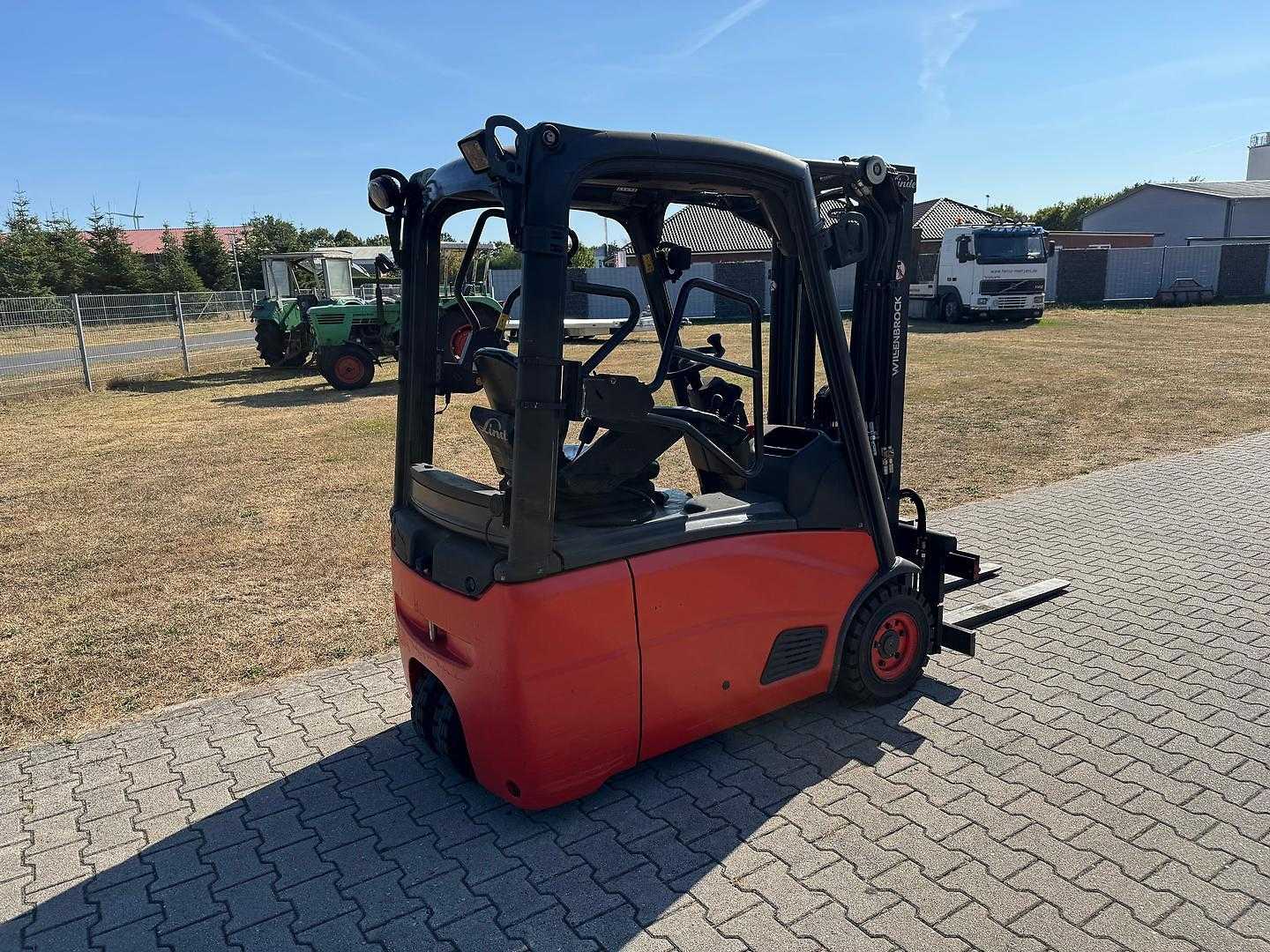 Used Forklift Linde E16 Triplex Batterie 2022 3 riteņu dakšu iekrāvējs (Image 3) Used Forklift Linde E16 Triplex Batterie 2022 3 riteņu dakšu iekrāvējs (Image 3)