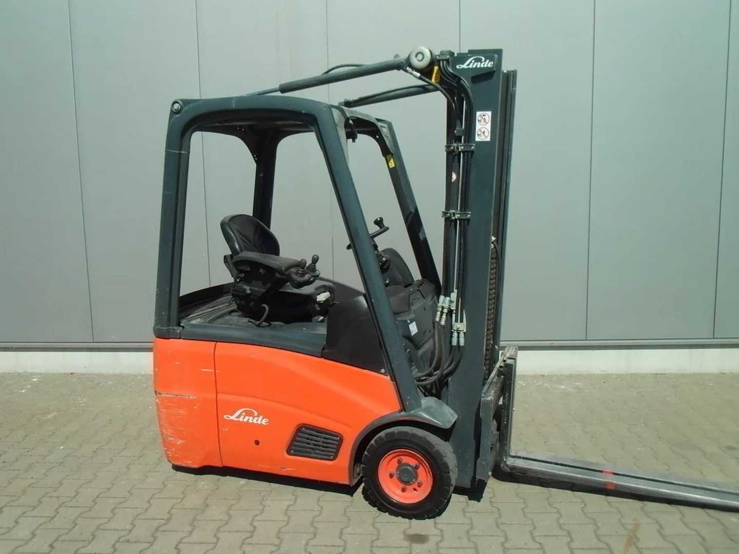 Used Forklift Linde E 15 - 01 3 riteņu dakšu iekrāvējs (Image 2)