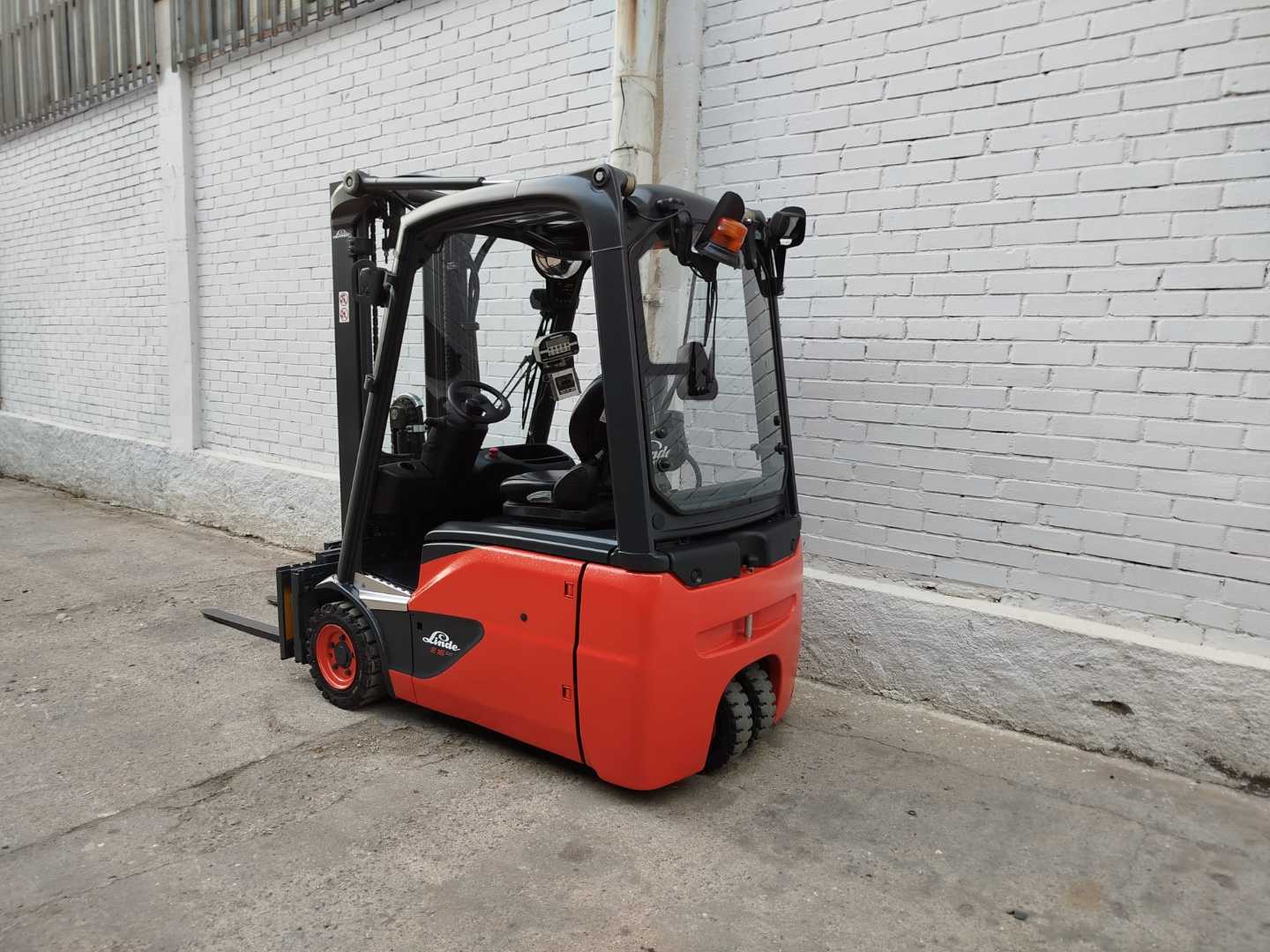 Used Forklift Linde E16-02 PESAJE 3 riteņu dakšu iekrāvējs (Image 3) Used Forklift Linde E16-02 PESAJE 3 riteņu dakšu iekrāvējs (Image 3)