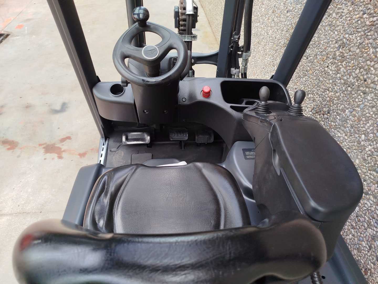Used Forklift Linde E16C-02 EVO 3 riteņu dakšu iekrāvējs (Image 8) Used Forklift Linde E16C-02 EVO 3 riteņu dakšu iekrāvējs (Image 8)