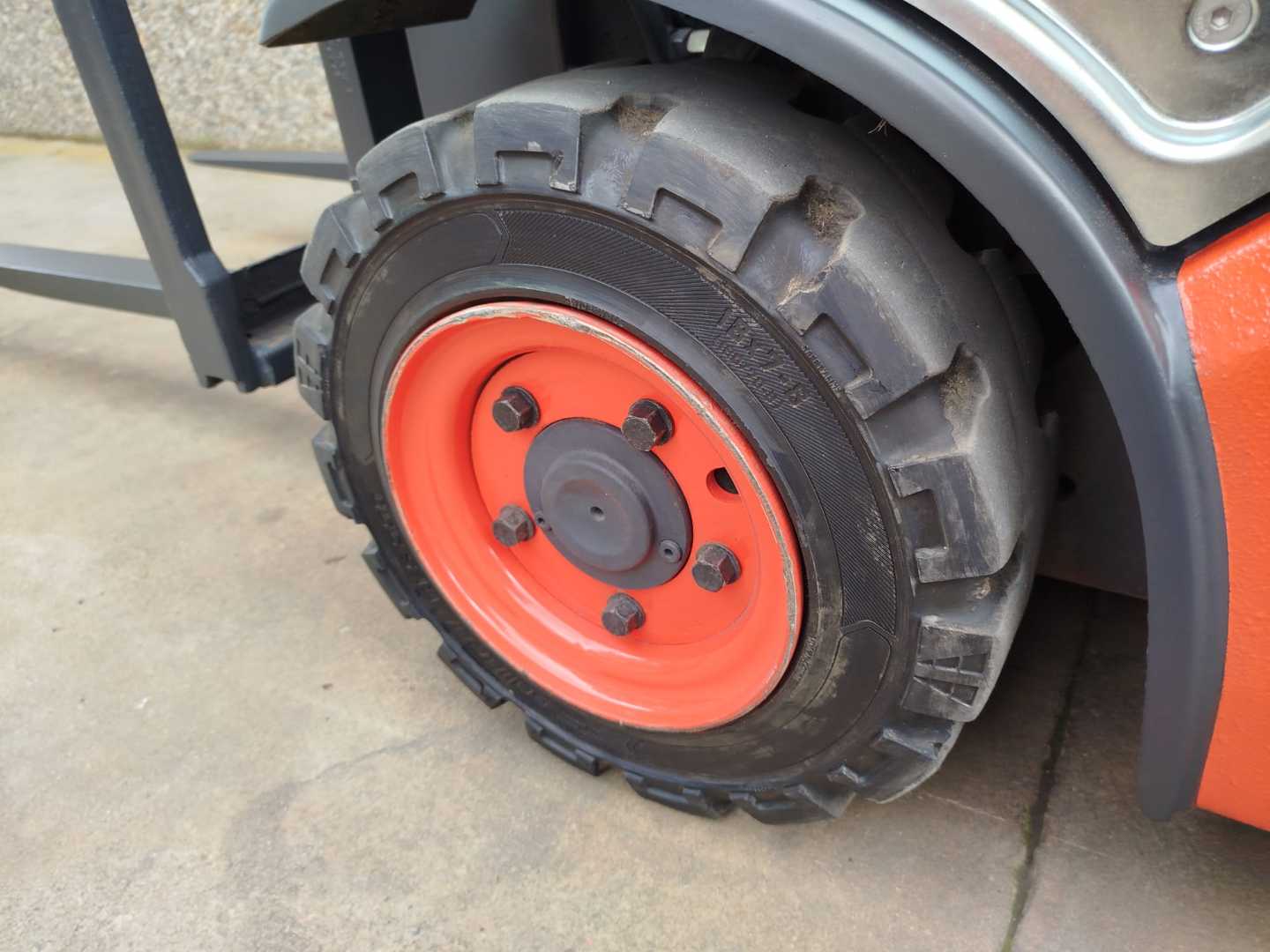Used Forklift Linde E16C-01 3 riteņu dakšu iekrāvējs (Image 4) Used Forklift Linde E16C-01 3 riteņu dakšu iekrāvējs (Image 4)
