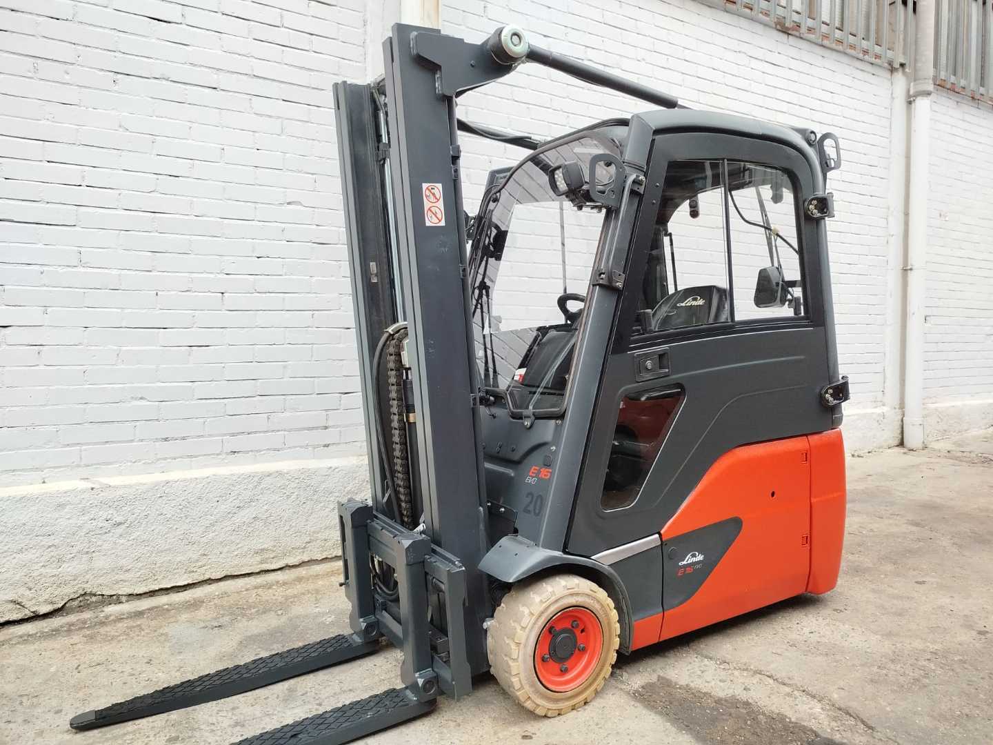 Used Forklift Linde E16-02 EVO 3 riteņu dakšu iekrāvējs (Image 1) Used Forklift Linde E16-02 EVO 3 riteņu dakšu iekrāvējs (Image 1)