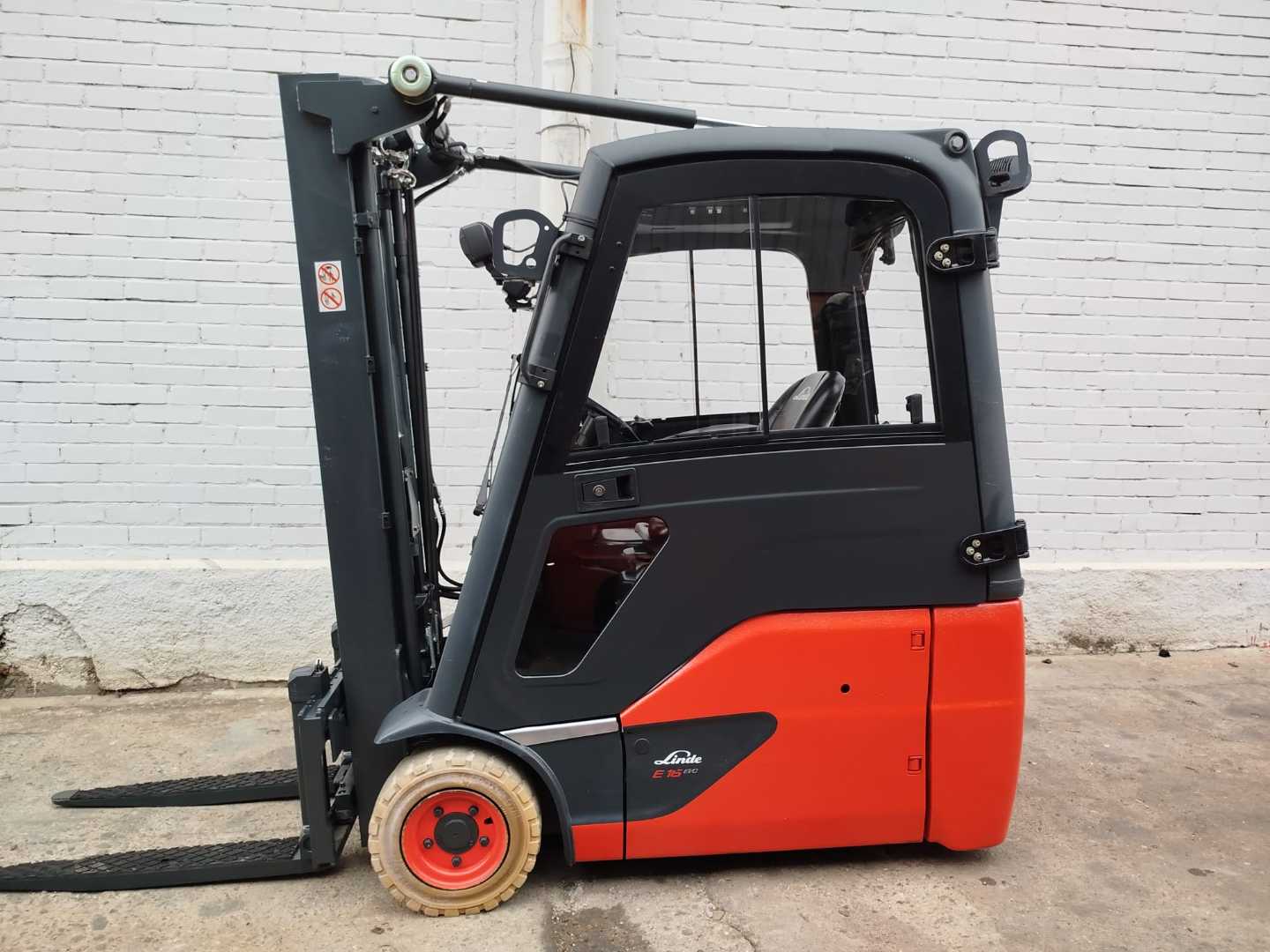 Used Forklift Linde E16-02 EVO 3 riteņu dakšu iekrāvējs (Image 2) Used Forklift Linde E16-02 EVO 3 riteņu dakšu iekrāvējs (Image 2)