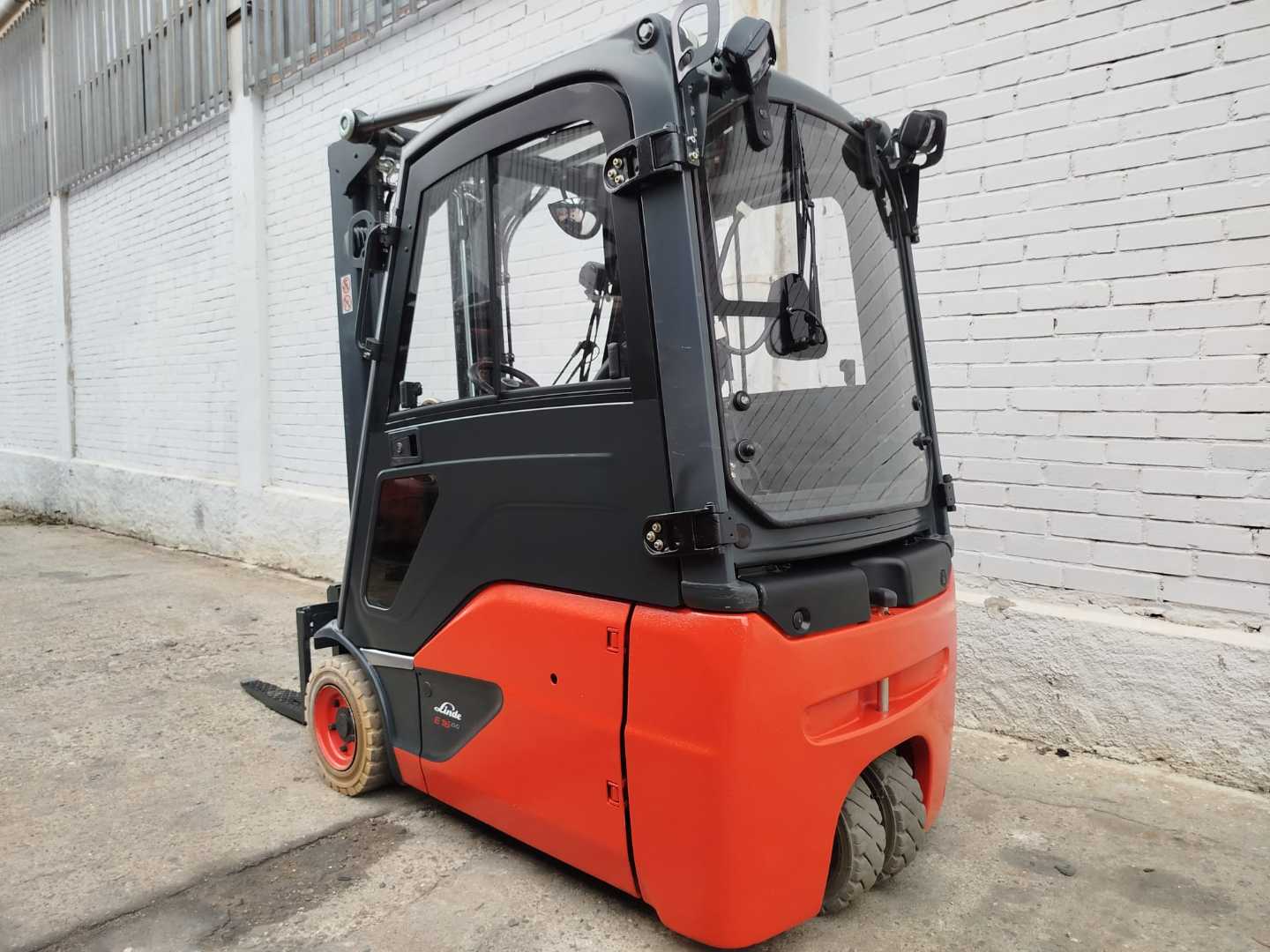 Used Forklift Linde E16-02 EVO 3 riteņu dakšu iekrāvējs (Image 3) Used Forklift Linde E16-02 EVO 3 riteņu dakšu iekrāvējs (Image 3)
