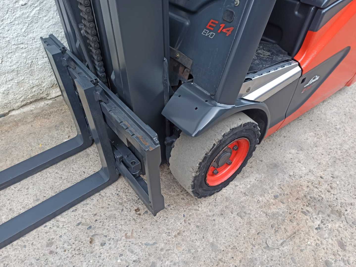 Used Forklift Linde E14-02 EVO 3 riteņu dakšu iekrāvējs (Image 4)