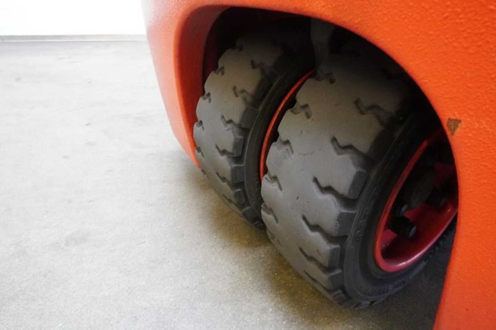 Used Forklift Linde E 18 L EVO 386-02 3 riteņu dakšu iekrāvējs (Image 7) Used Forklift Linde E 18 L EVO 386-02 3 riteņu dakšu iekrāvējs (Image 7)