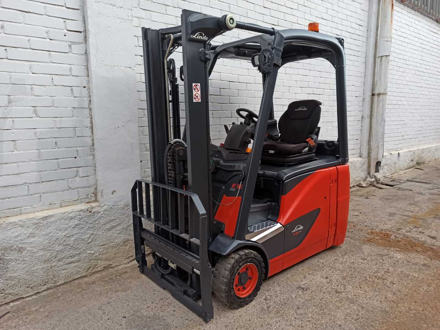 Used Forklift Linde E16H-02 EVO 3 riteņu dakšu iekrāvējs (Image 1)