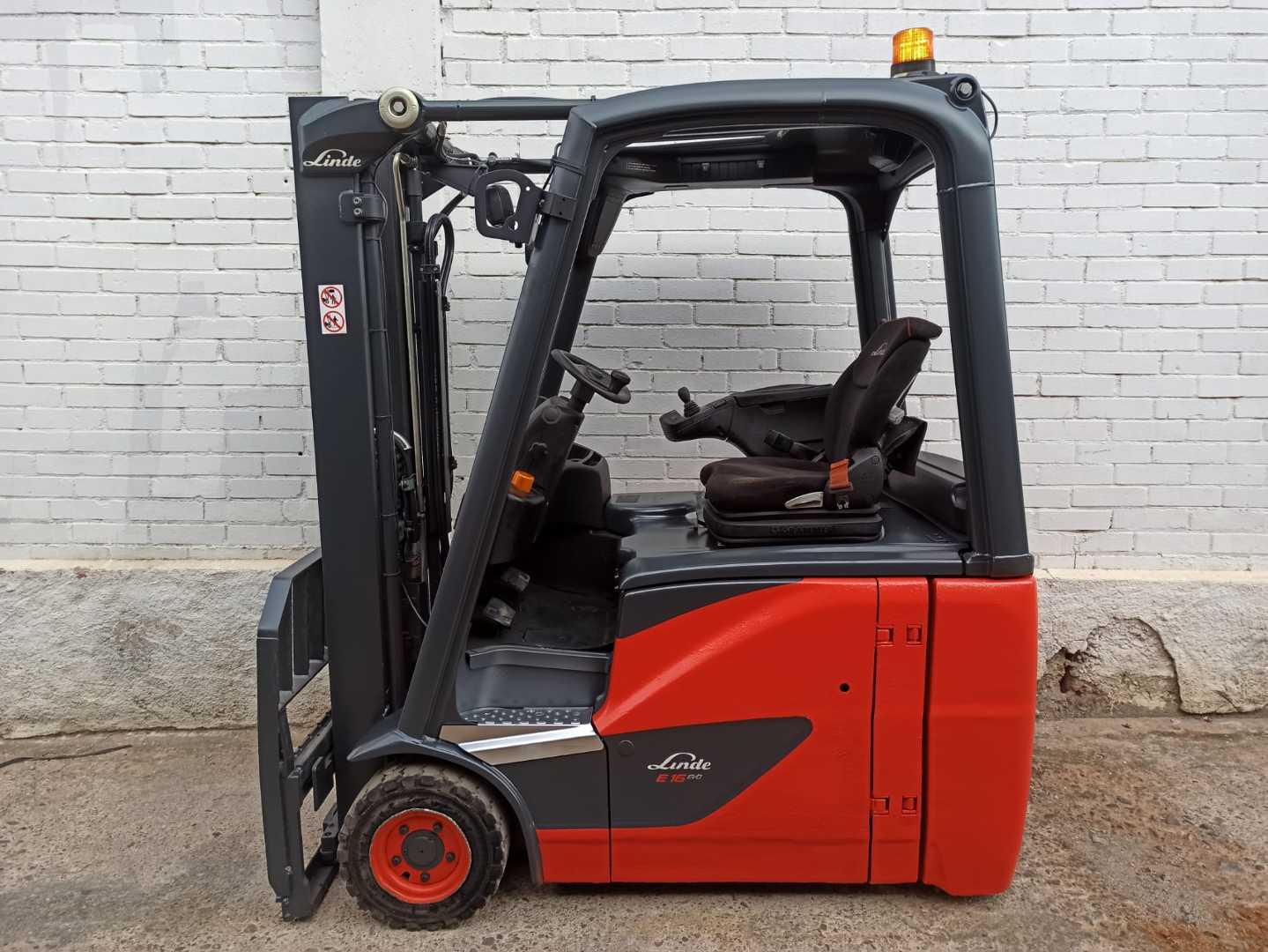 Used Forklift Linde E16H-02 EVO 3 riteņu dakšu iekrāvējs (Image 2)
