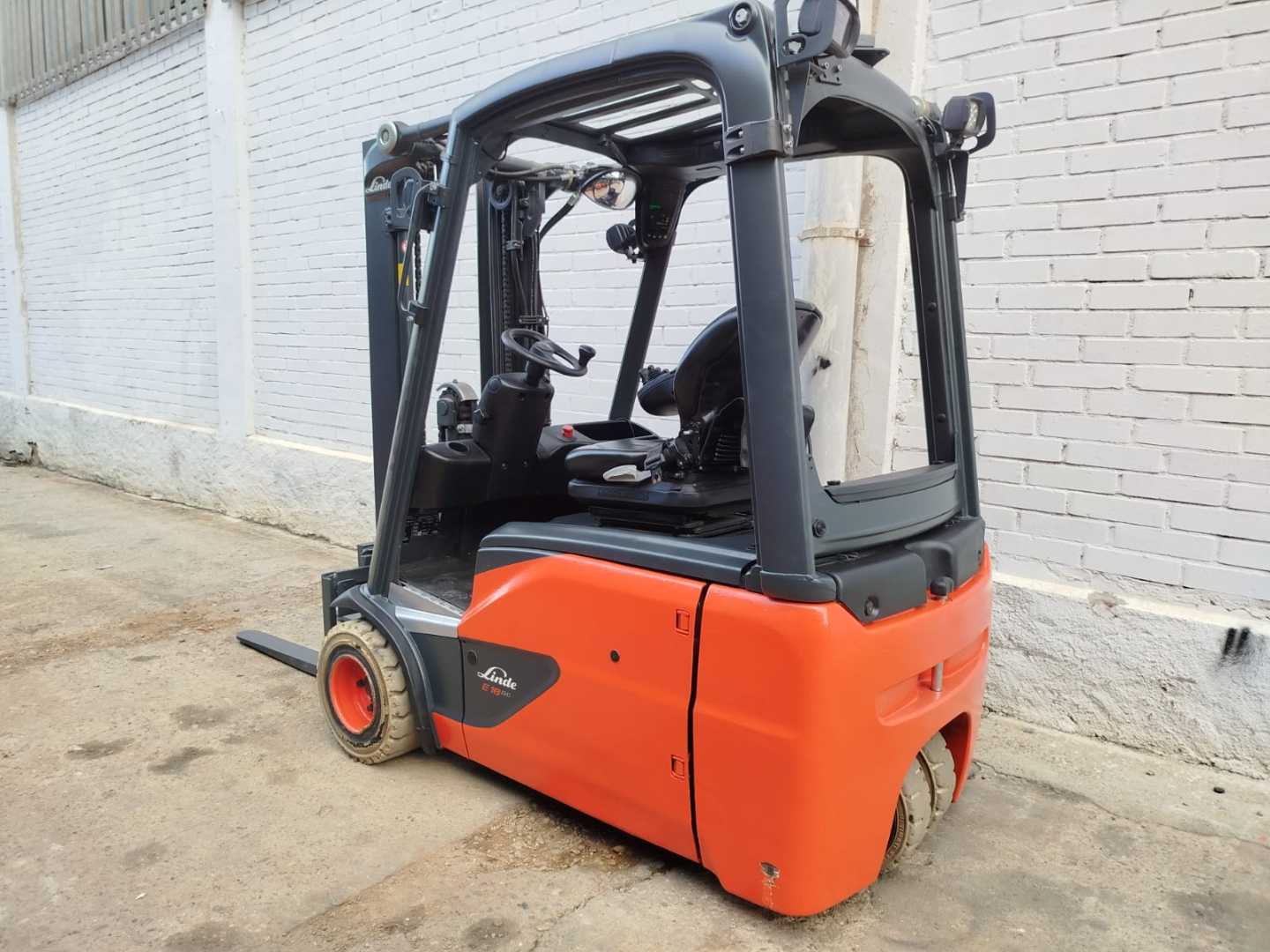Used Forklift Linde E18-02 EVO 3 riteņu dakšu iekrāvējs (Image 3)