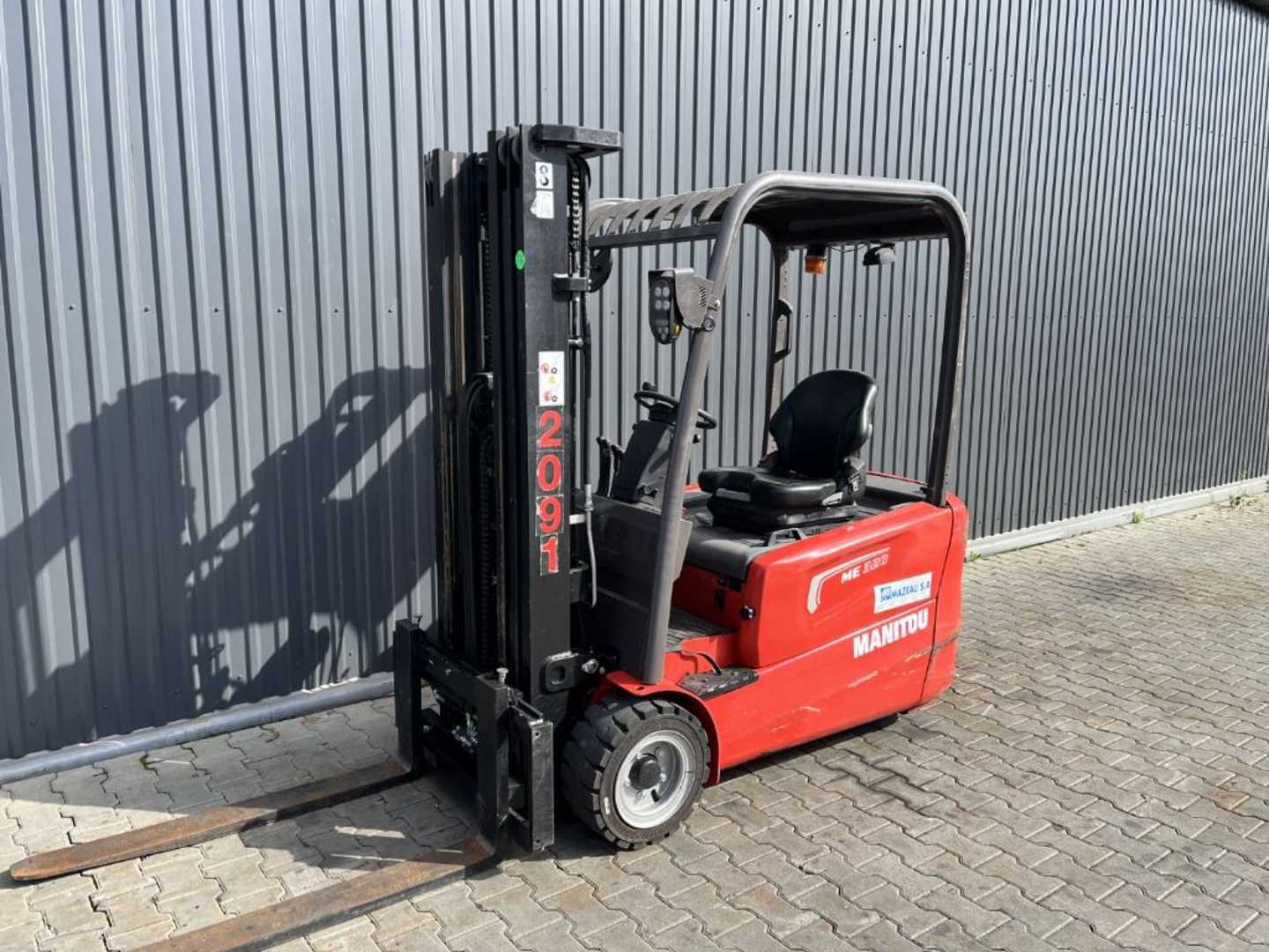 Used Forklift Manitou ME320 3 riteņu dakšu iekrāvējs (Image 1)