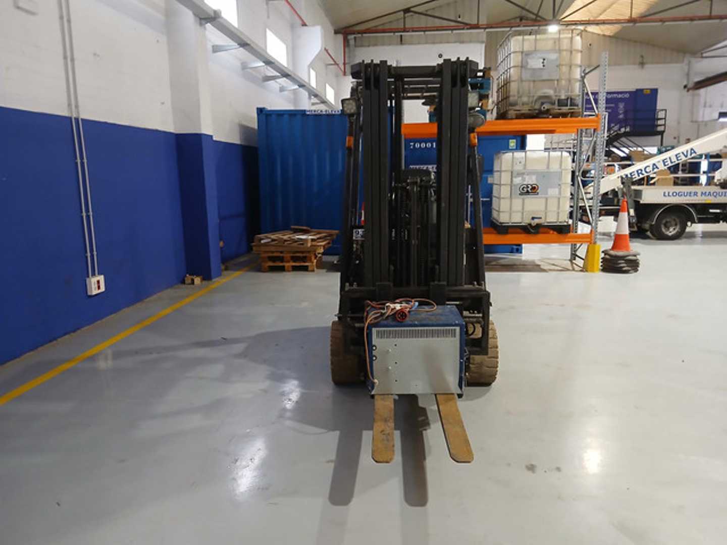 Used Forklift Nissan G1N1L20Q CARRETILLA ELEVADORA ELECTRICA 2000 KG 3 riteņu dakšu iekrāvējs (Image 3)