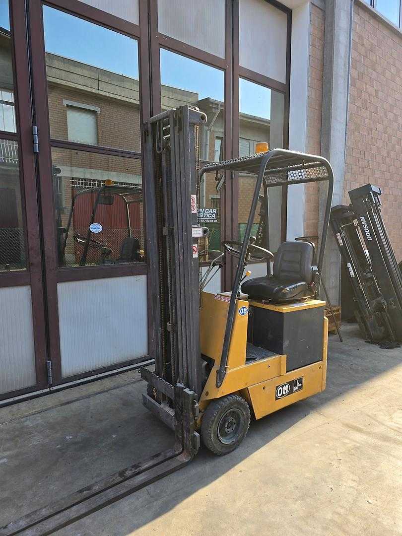 Used Forklift OM E8 3 riteņu dakšu iekrāvējs (Image 3) Used Forklift OM E8 3 riteņu dakšu iekrāvējs (Image 3)