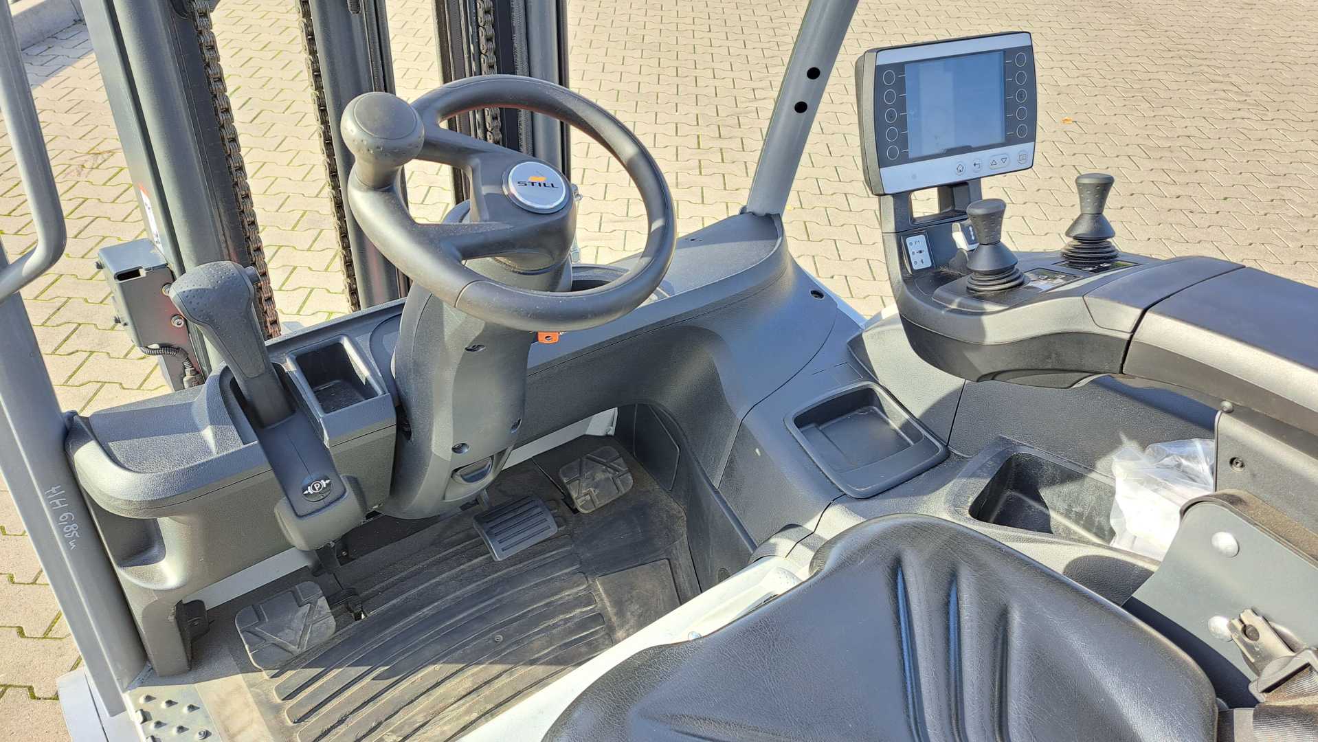 Used Forklift STILL RX20-16 3 riteņu dakšu iekrāvējs (Image 11) Used Forklift STILL RX20-16 3 riteņu dakšu iekrāvējs (Image 11)