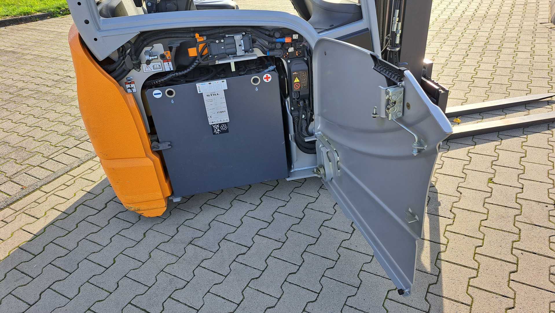 Used Forklift STILL RX20-16 3 riteņu dakšu iekrāvējs (Image 15) Used Forklift STILL RX20-16 3 riteņu dakšu iekrāvējs (Image 15)