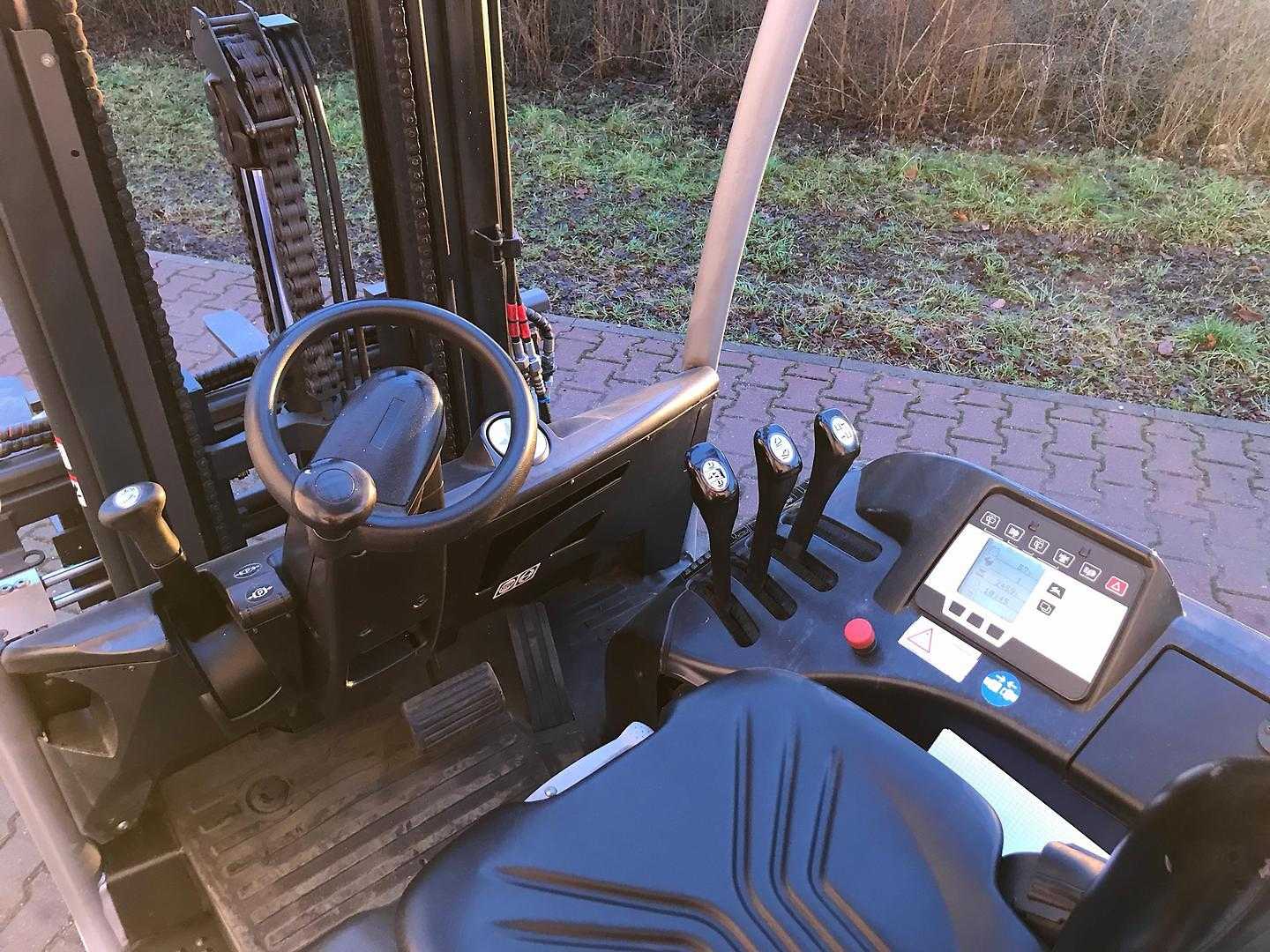 Used Forklift STILL RX20-16 3 riteņu dakšu iekrāvējs (Image 2) Used Forklift STILL RX20-16 3 riteņu dakšu iekrāvējs (Image 2)