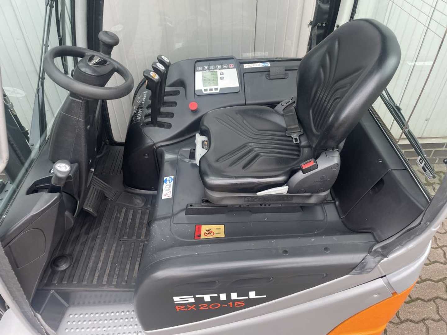 Used Forklift STILL RX20-15 | 1.123 Bst. 3 riteņu dakšu iekrāvējs (Image 9) Used Forklift STILL RX20-15 | 1.123 Bst. 3 riteņu dakšu iekrāvējs (Image 9)