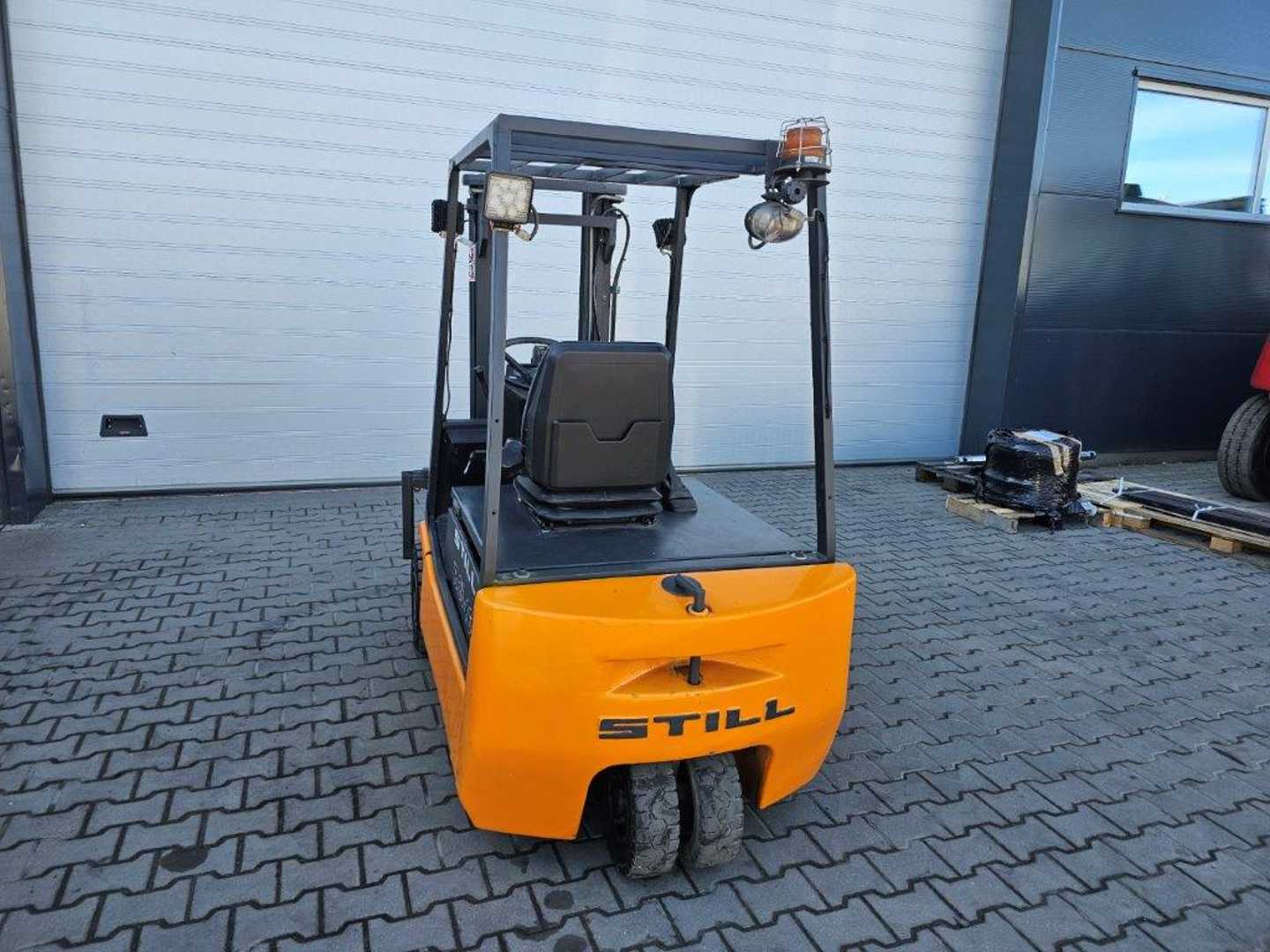 Used Forklift STILL R20-16 3 riteņu dakšu iekrāvējs (Image 5) Used Forklift STILL R20-16 3 riteņu dakšu iekrāvējs (Image 5)